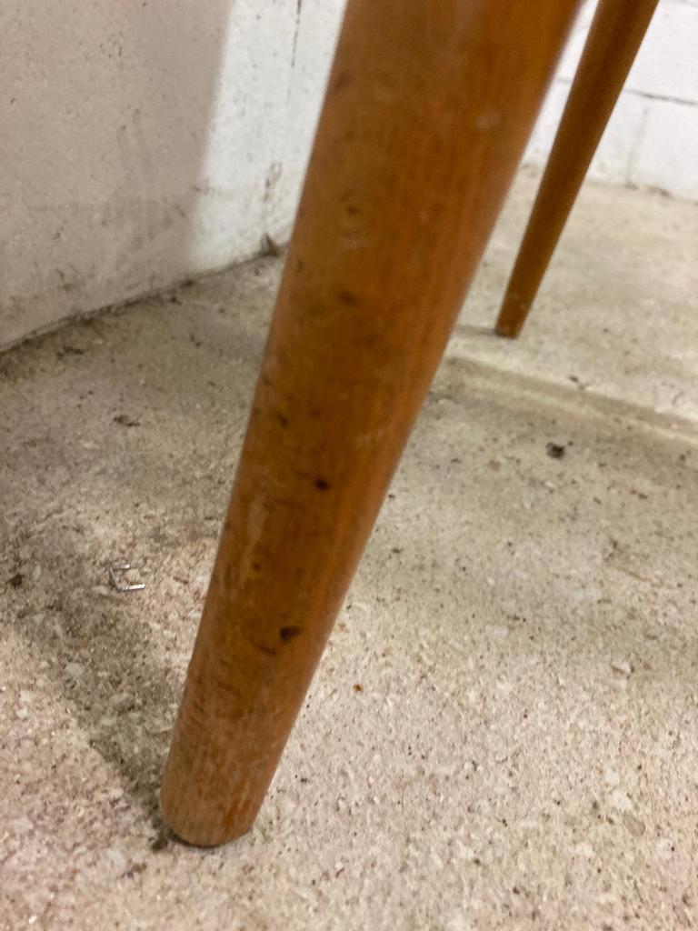 Chaise vintage : bois et cuir skai noir