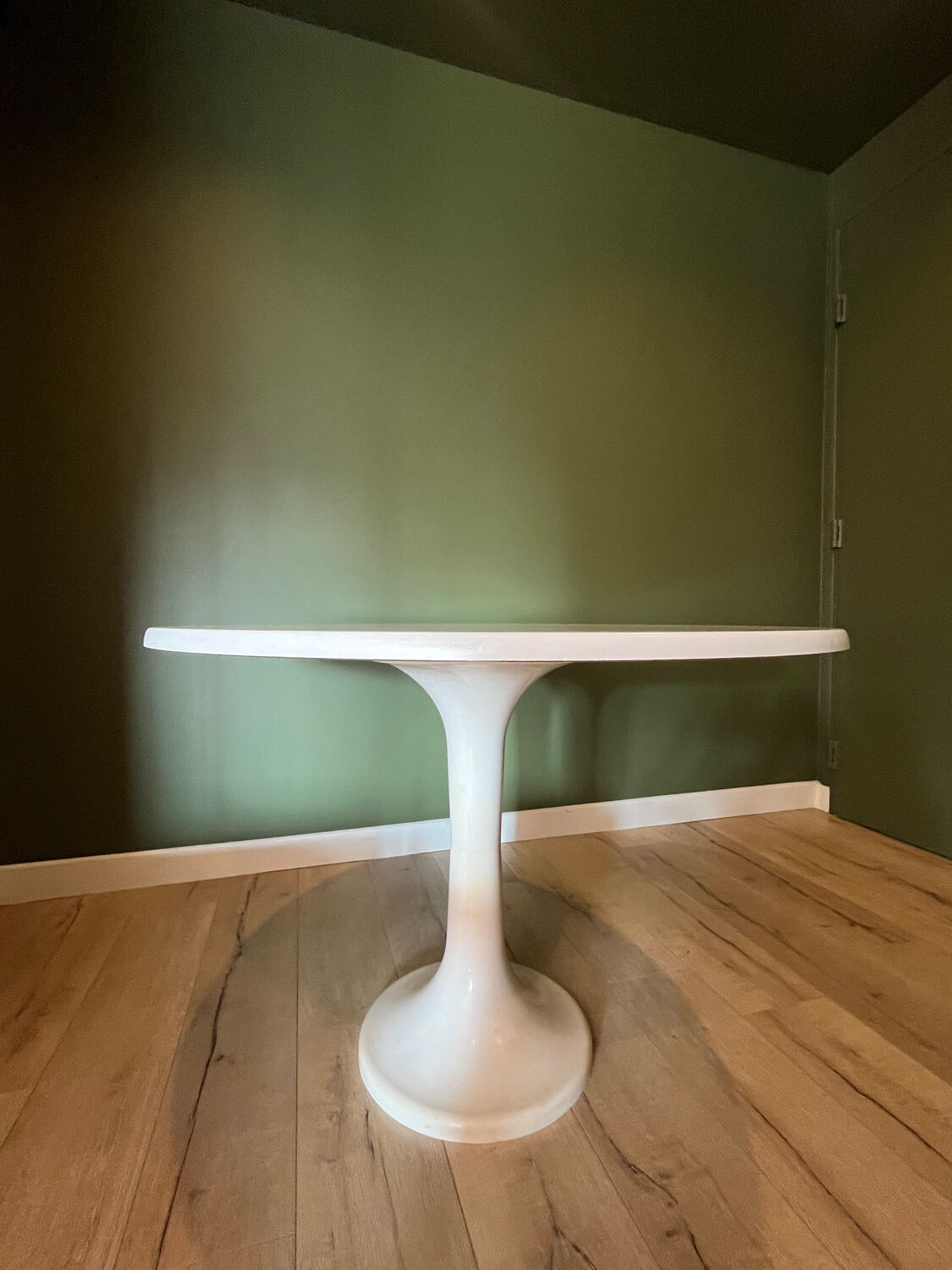 Vintage tulip round table Werzalit