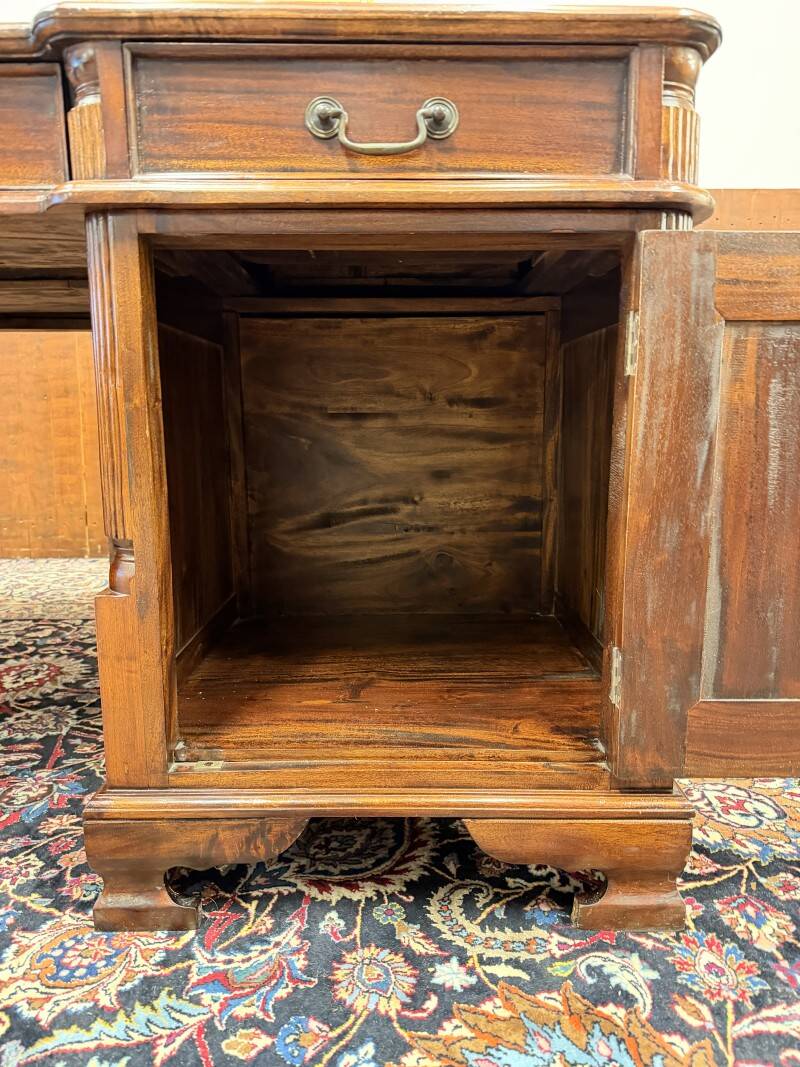 English Classic Chesterfield Partnerdesk Desk