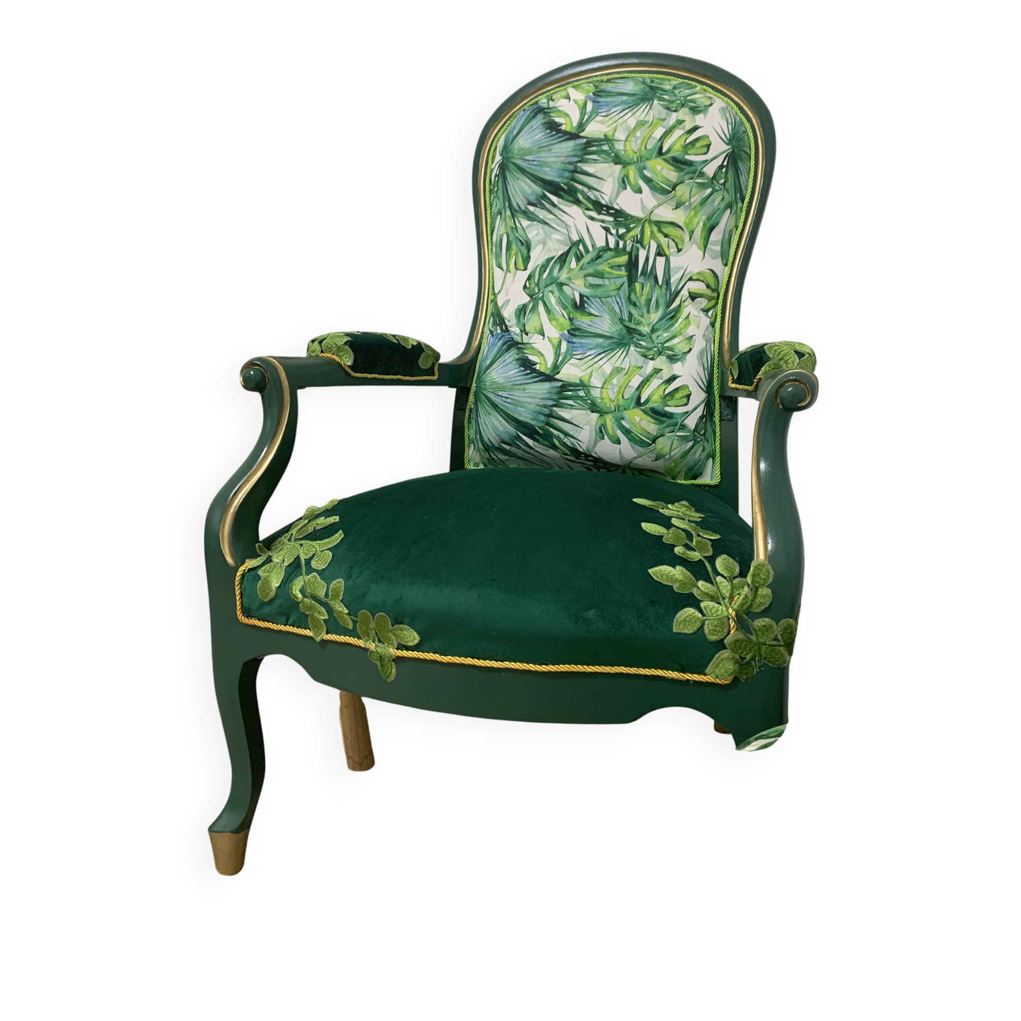 Louis XV armchair in embroidered velvet and jungle, renovated.