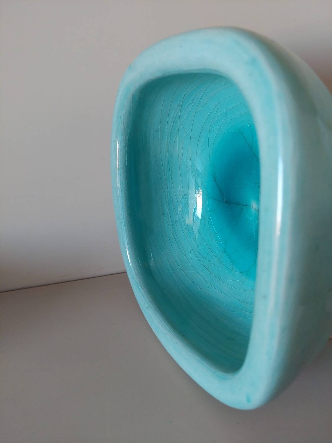 Turquoise cracked ceramic empty pocket signed Keramos, Sèvres circa 1950