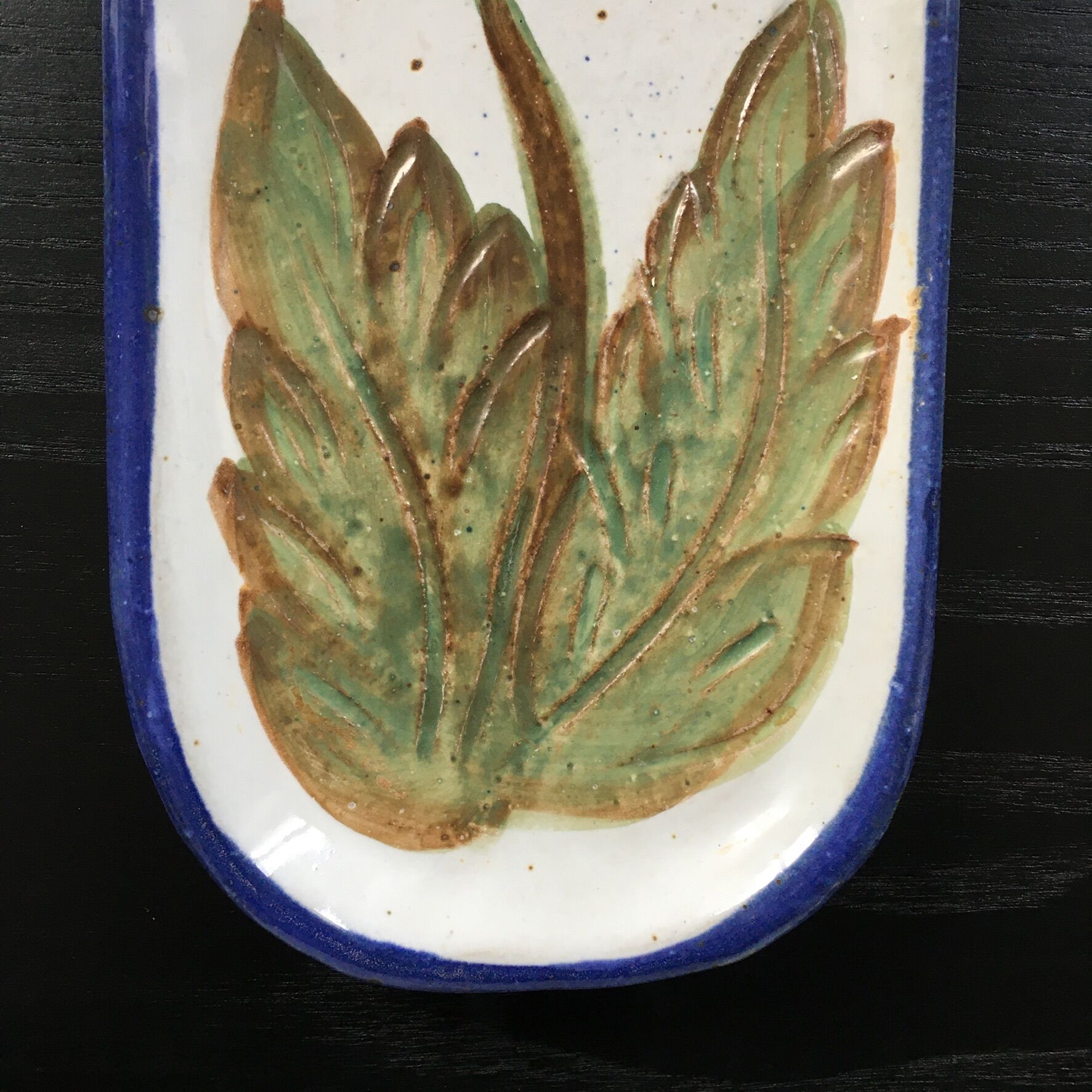 Hortensia-decorated stoneware plate signed