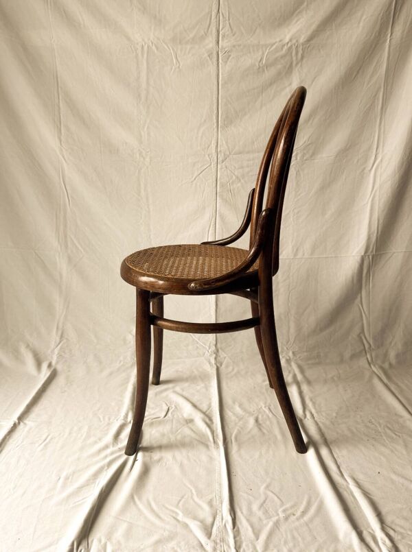 Chaise bistro assise cannée type Thonet