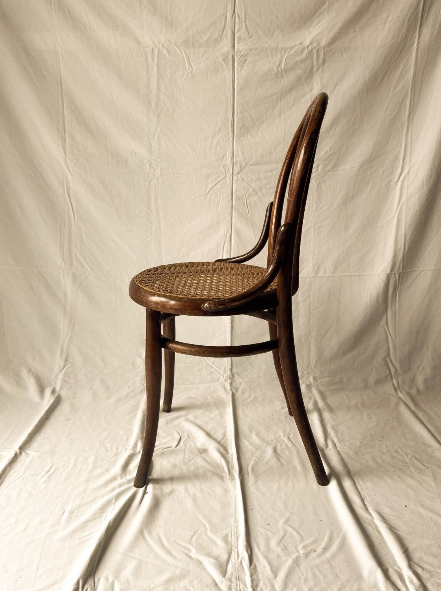 Chaise bistro assise cannée type Thonet