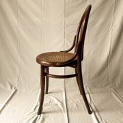 Chaise bistro assise cannée type Thonet