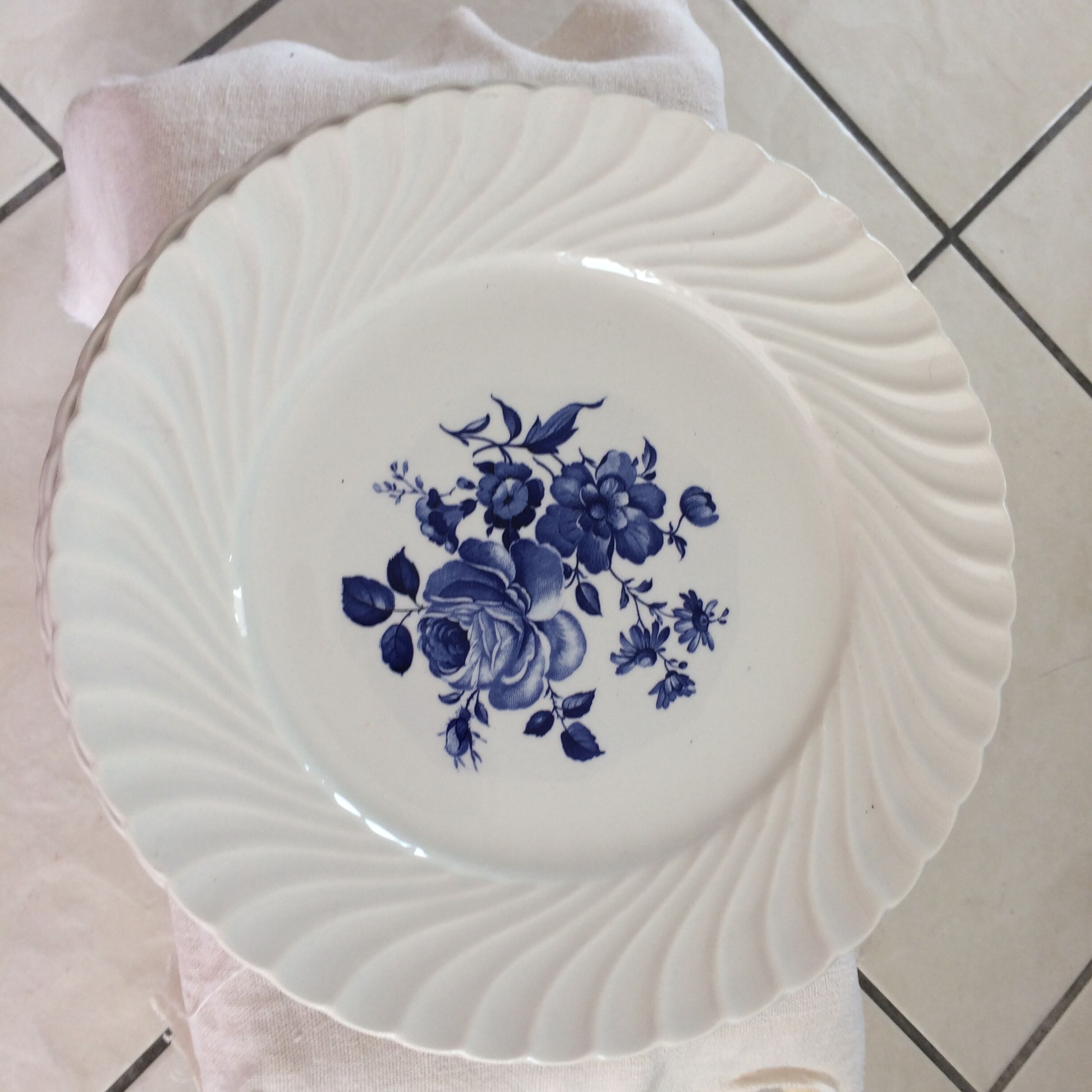 12 plates, white background and blue flowers. Lunéville. France. Years 50.