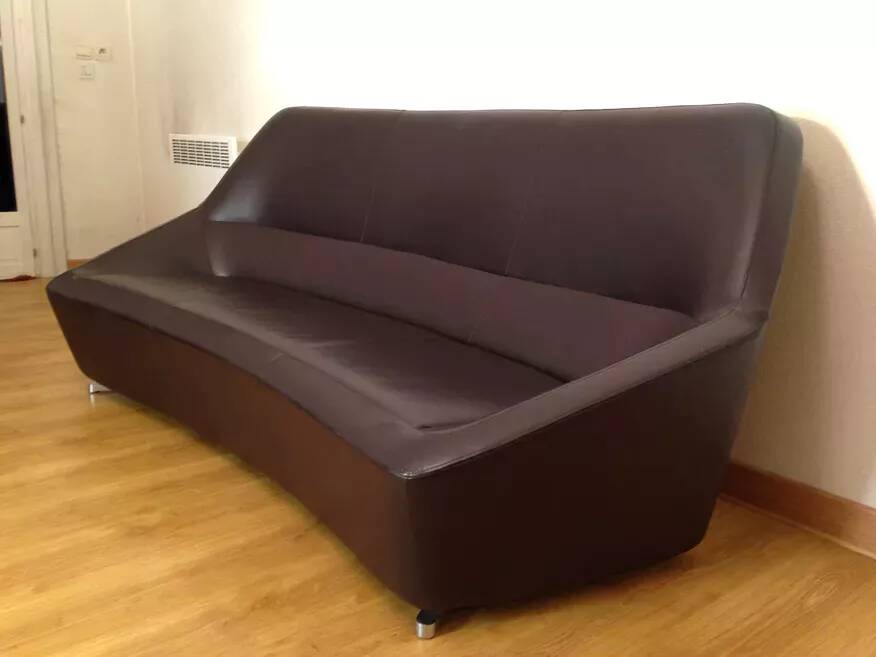 Cinna leather sofa designed by François Bauchet