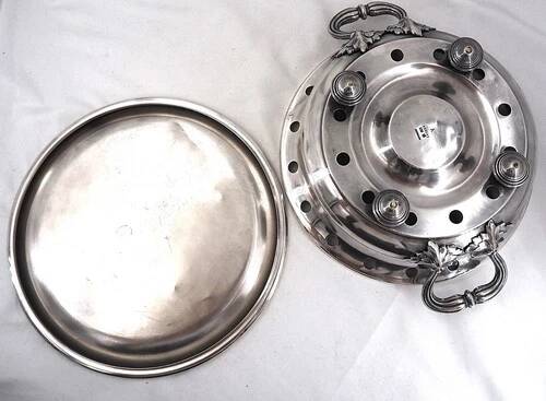 Christofle, beautiful warming tray from the 19th century, in silver-plated metal, very good condition.