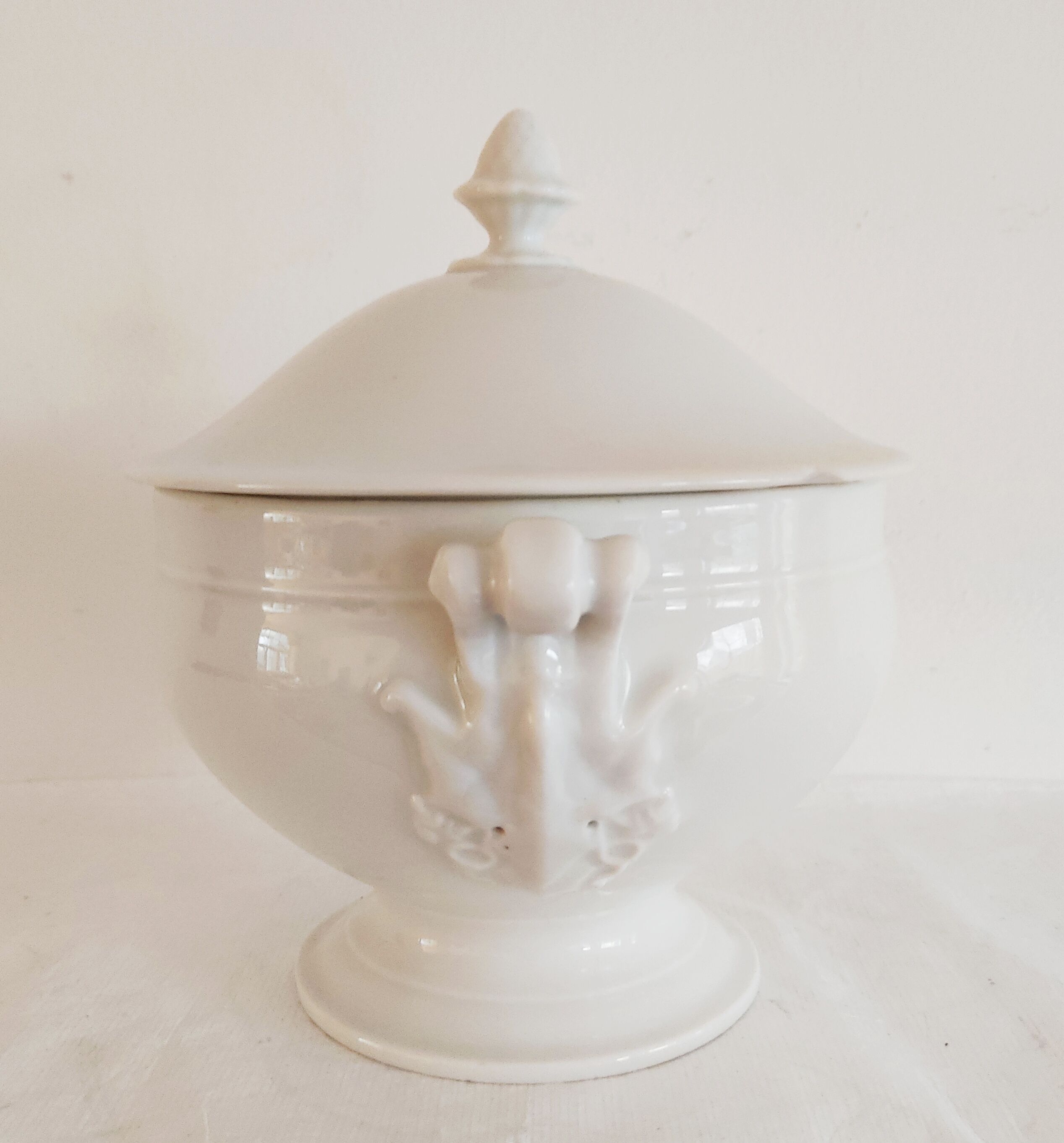 White porcelain soup kitchen, 19th century