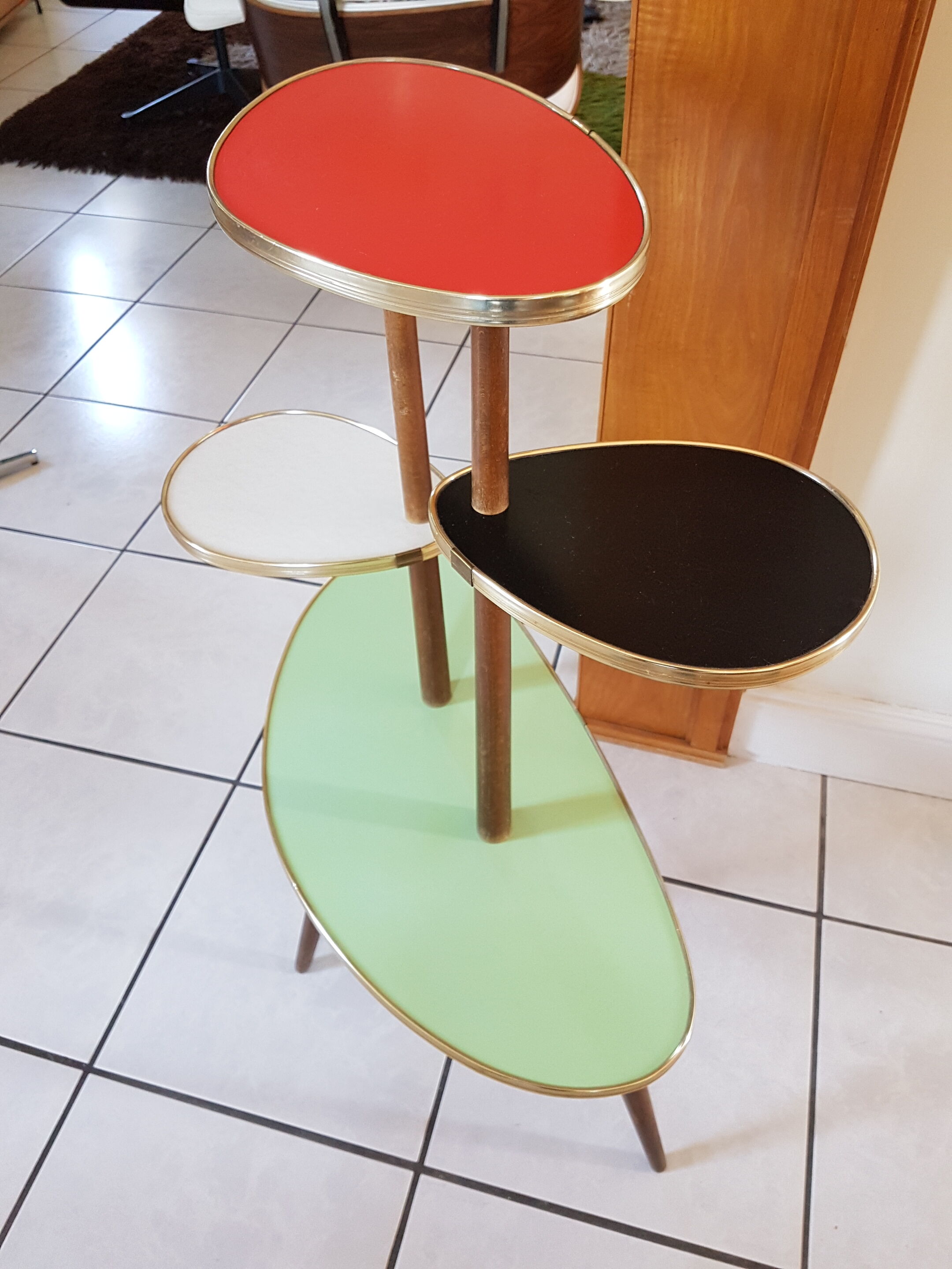 Saddle of tripod plants in formica of the years 50/60