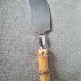 Bamboo handle pie server