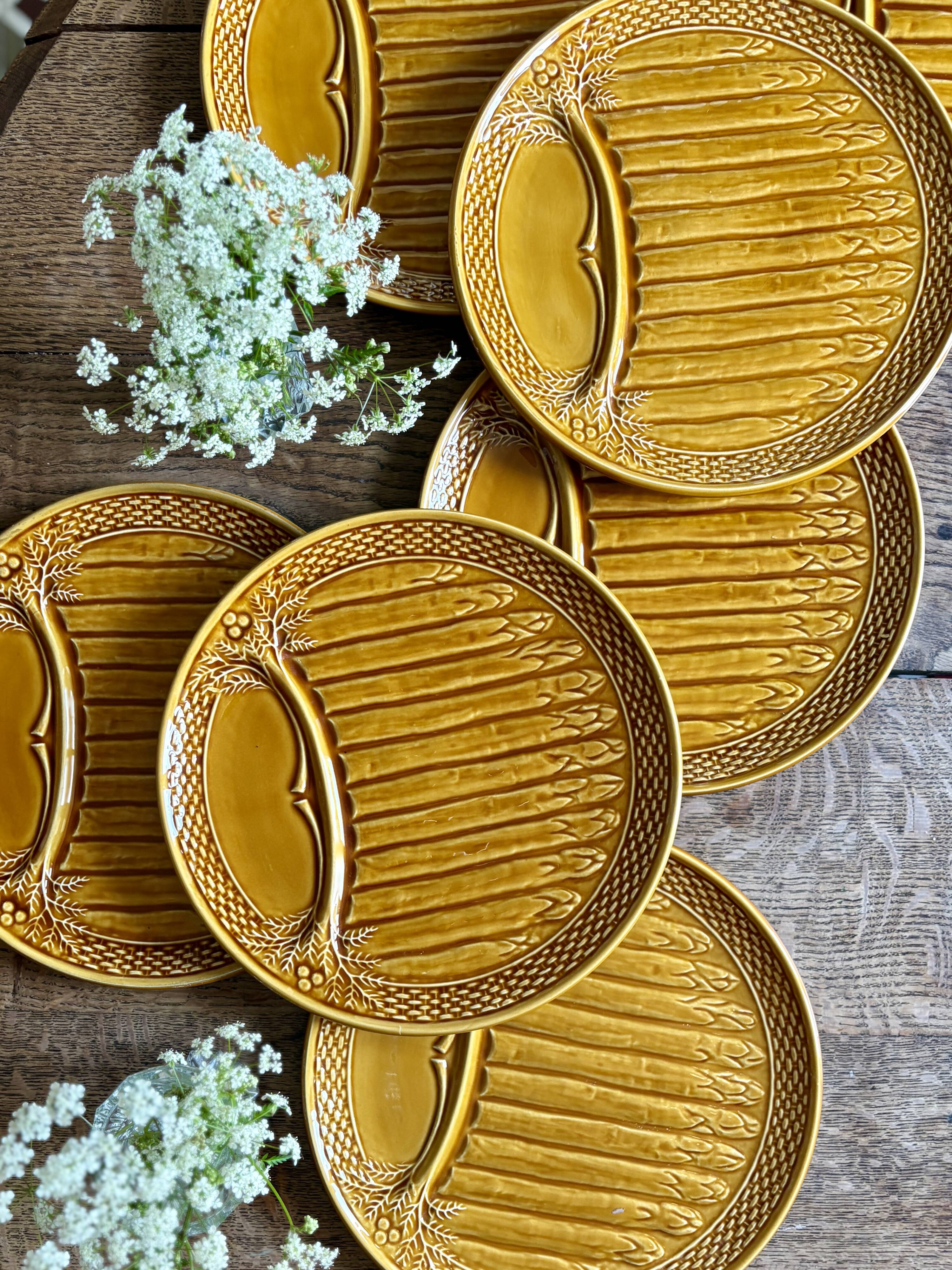 Lot de 7 assiettes à asperges vintage