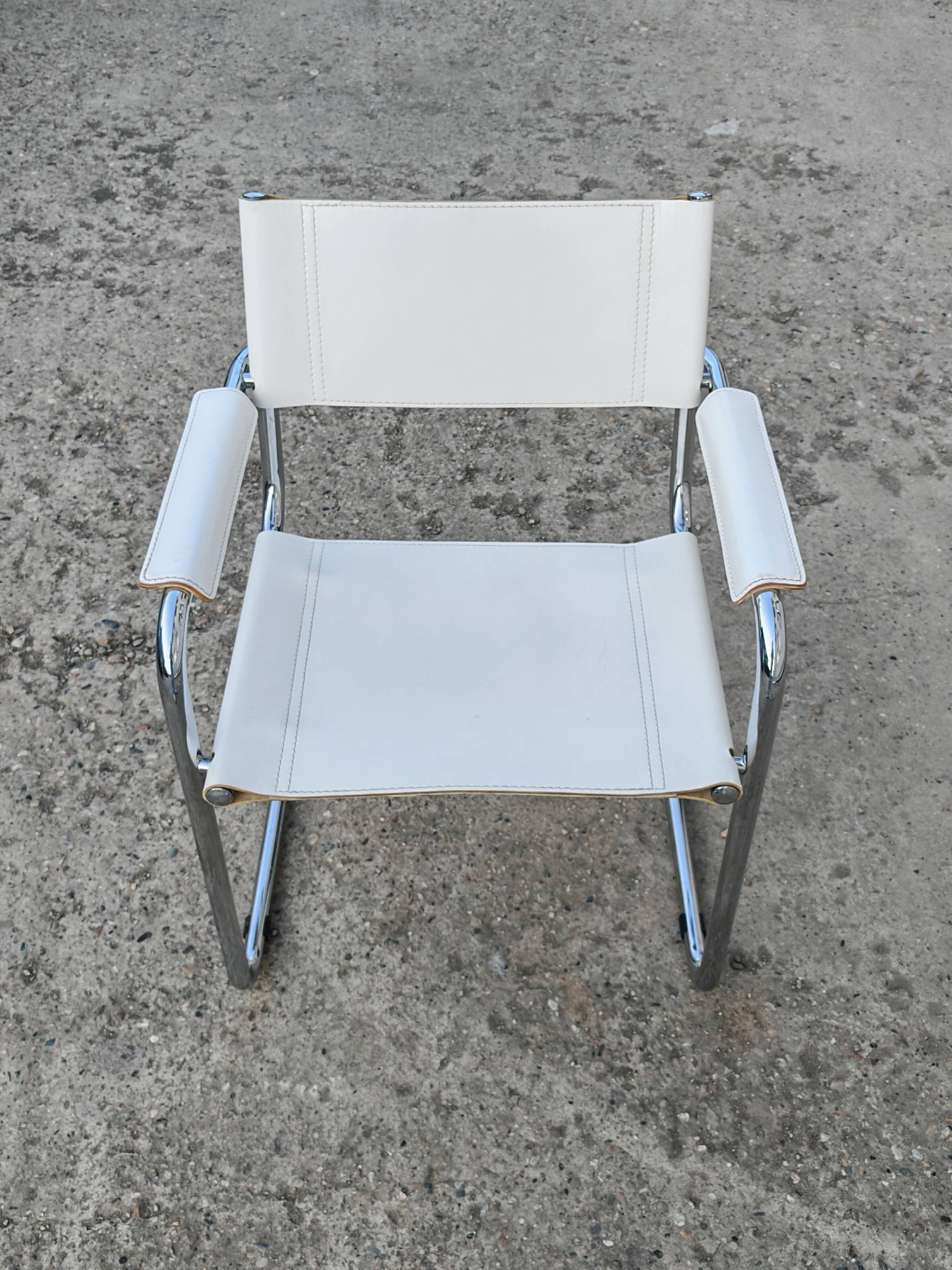 Pair of Bauhaus S34 chairs by Mart Stam in leather and steel.