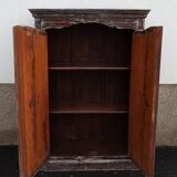 Armoire en bois ancien avec deux portes