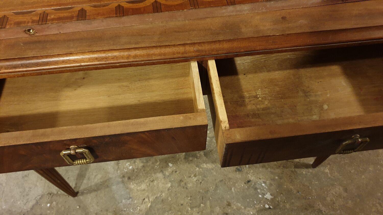 Walnut hairdresser year 20