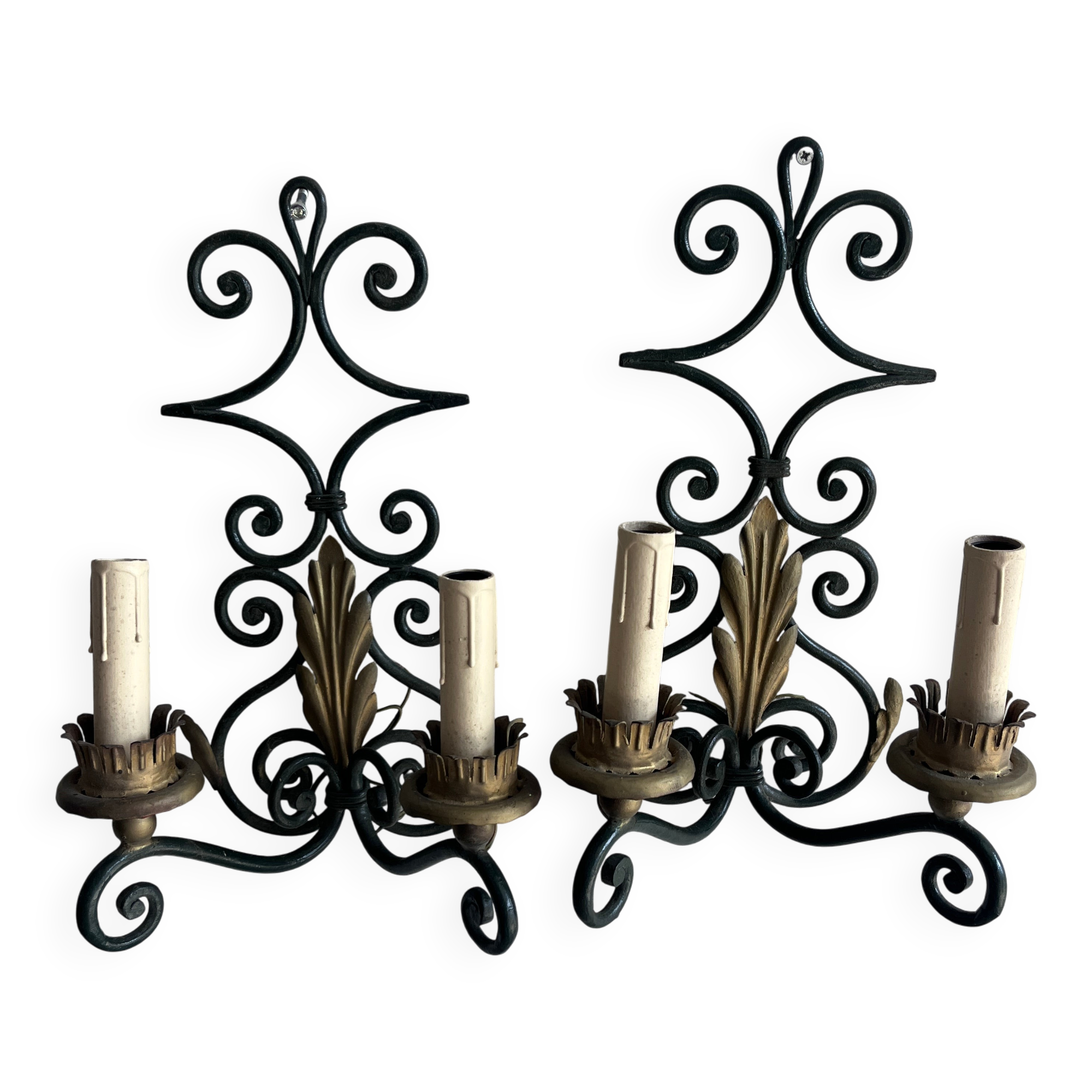 Pair of wall sconces in wrought iron with golden leaf patterns.