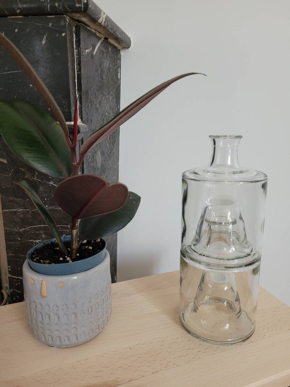 Set of 2 stackable glass bottles