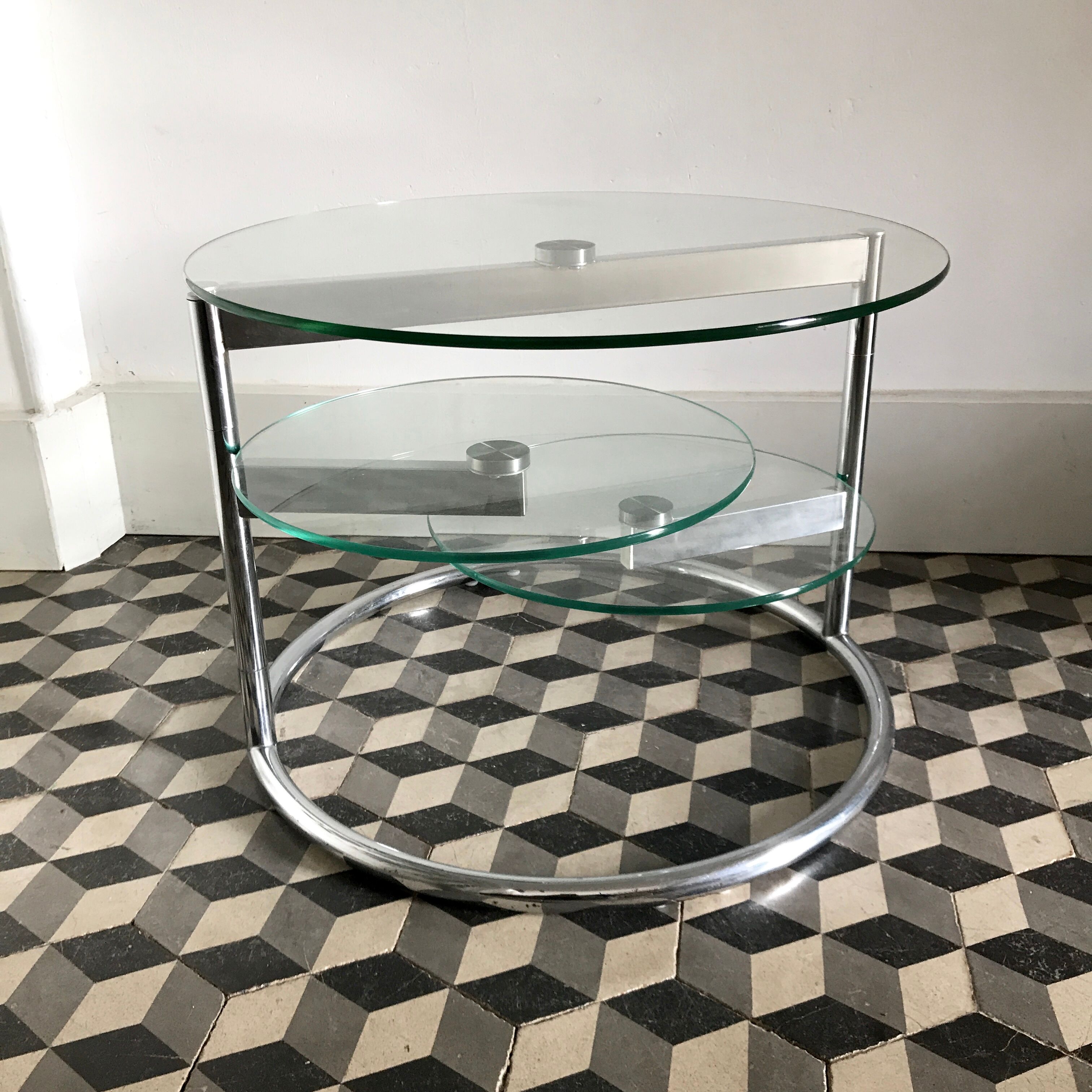 Swivel glass table
