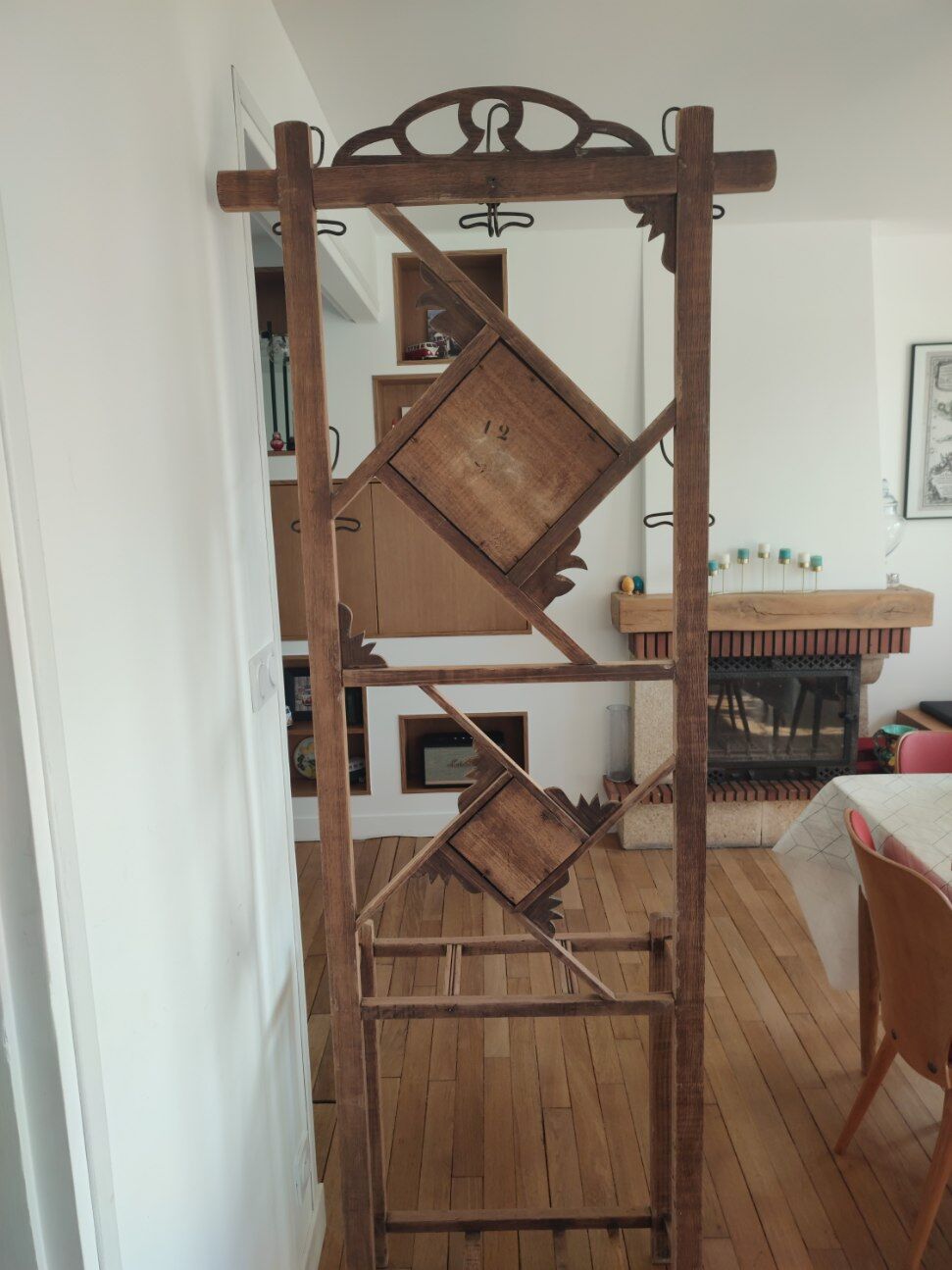 Coat-of-the-table wardrobe