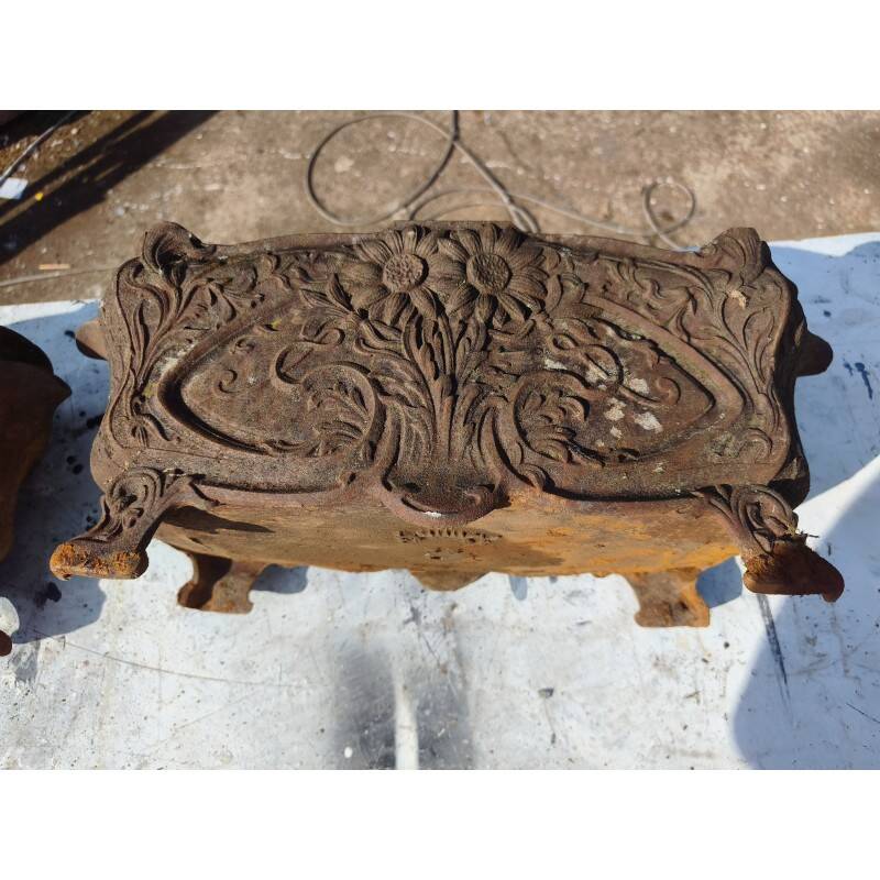 Pair of cast iron planters from 1900 by the Charleville-Mézières establishments.