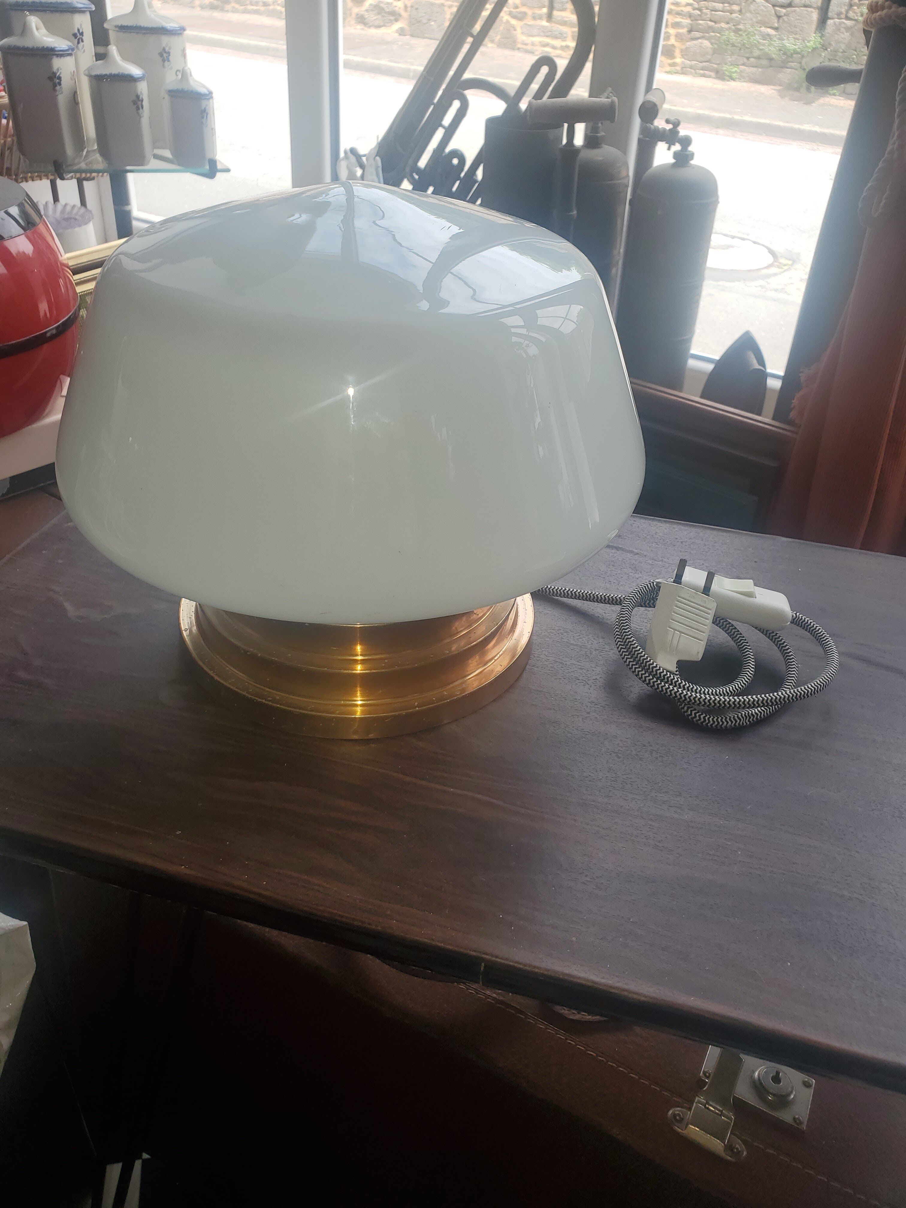 Opaline lamp