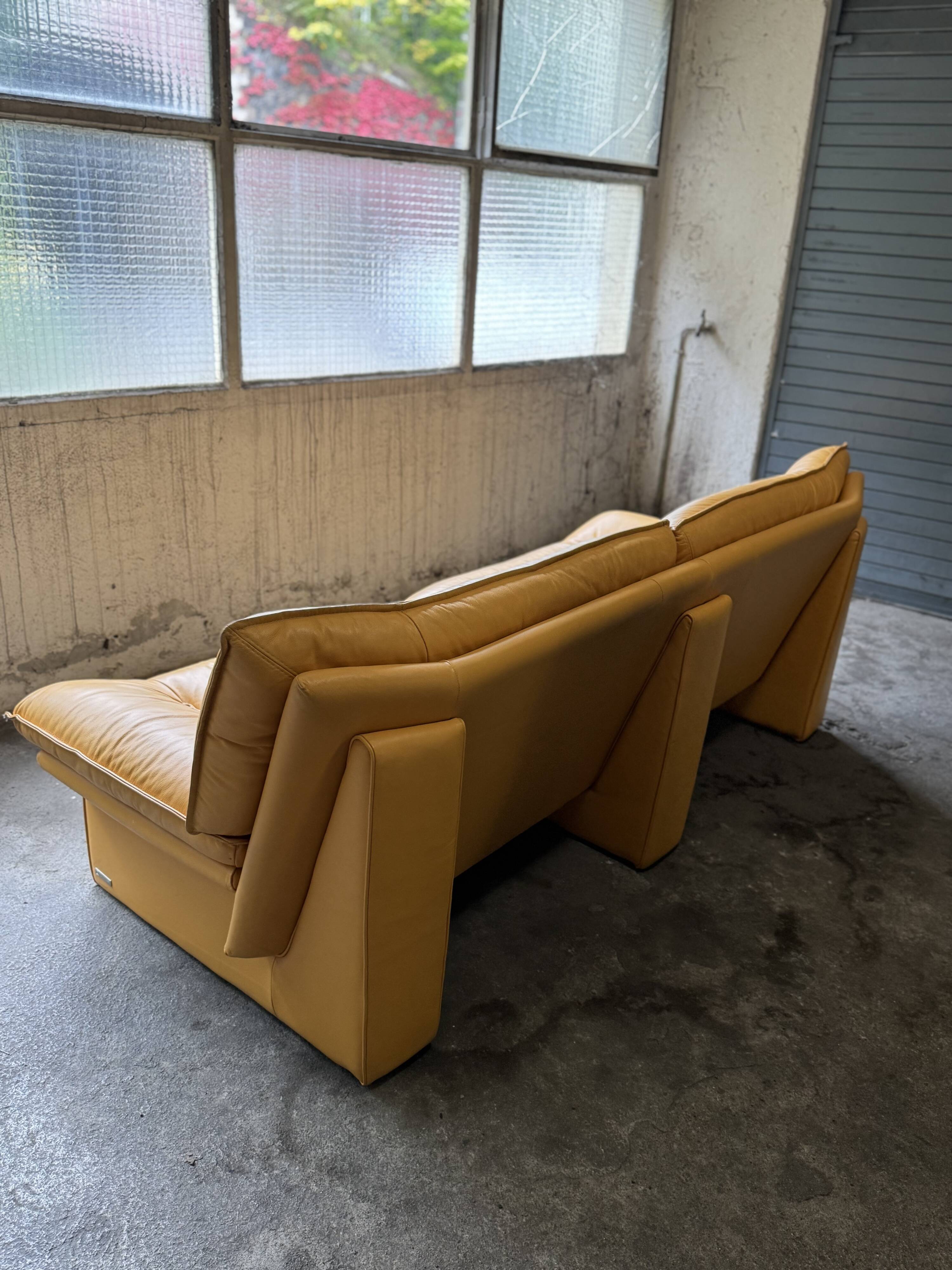 "Ambassador" Three-Seater Sofa – Yellow Leather – Nicoletti Salotti – 1980s