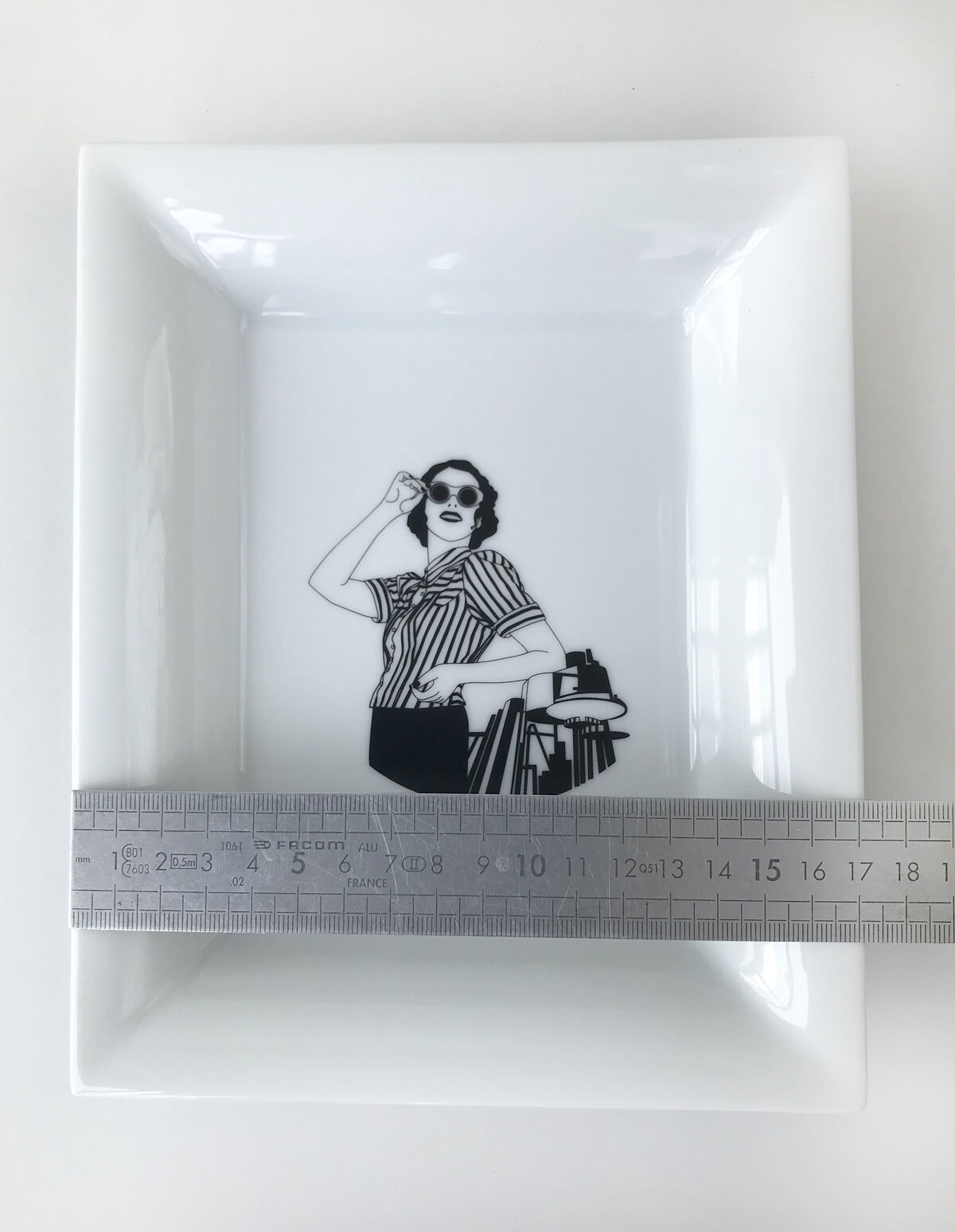 FAR4 porcelain pocket tray