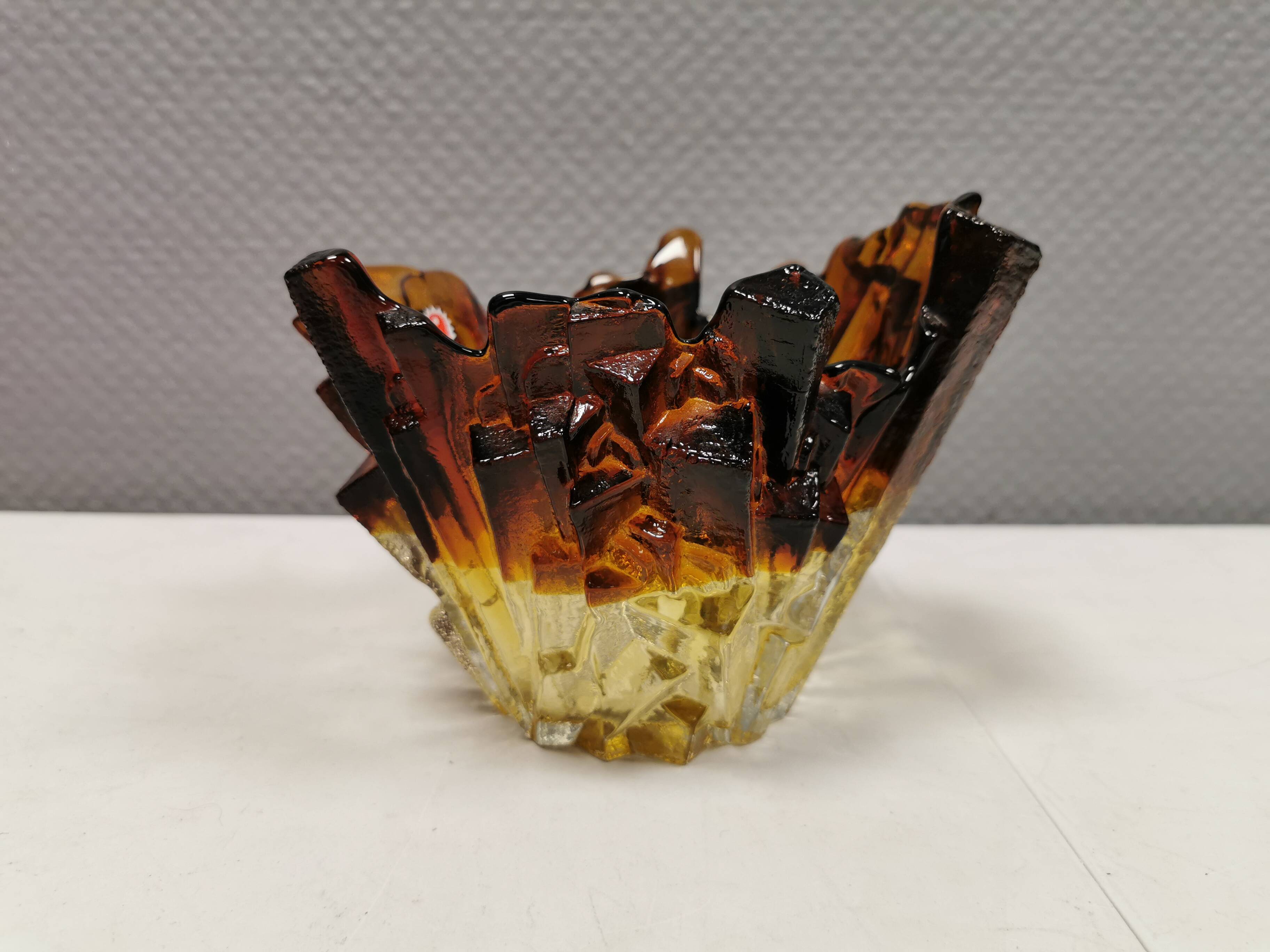 Glass bowl designed by Pertti Santalahti for Humppila Glas Finland 1960-170s.