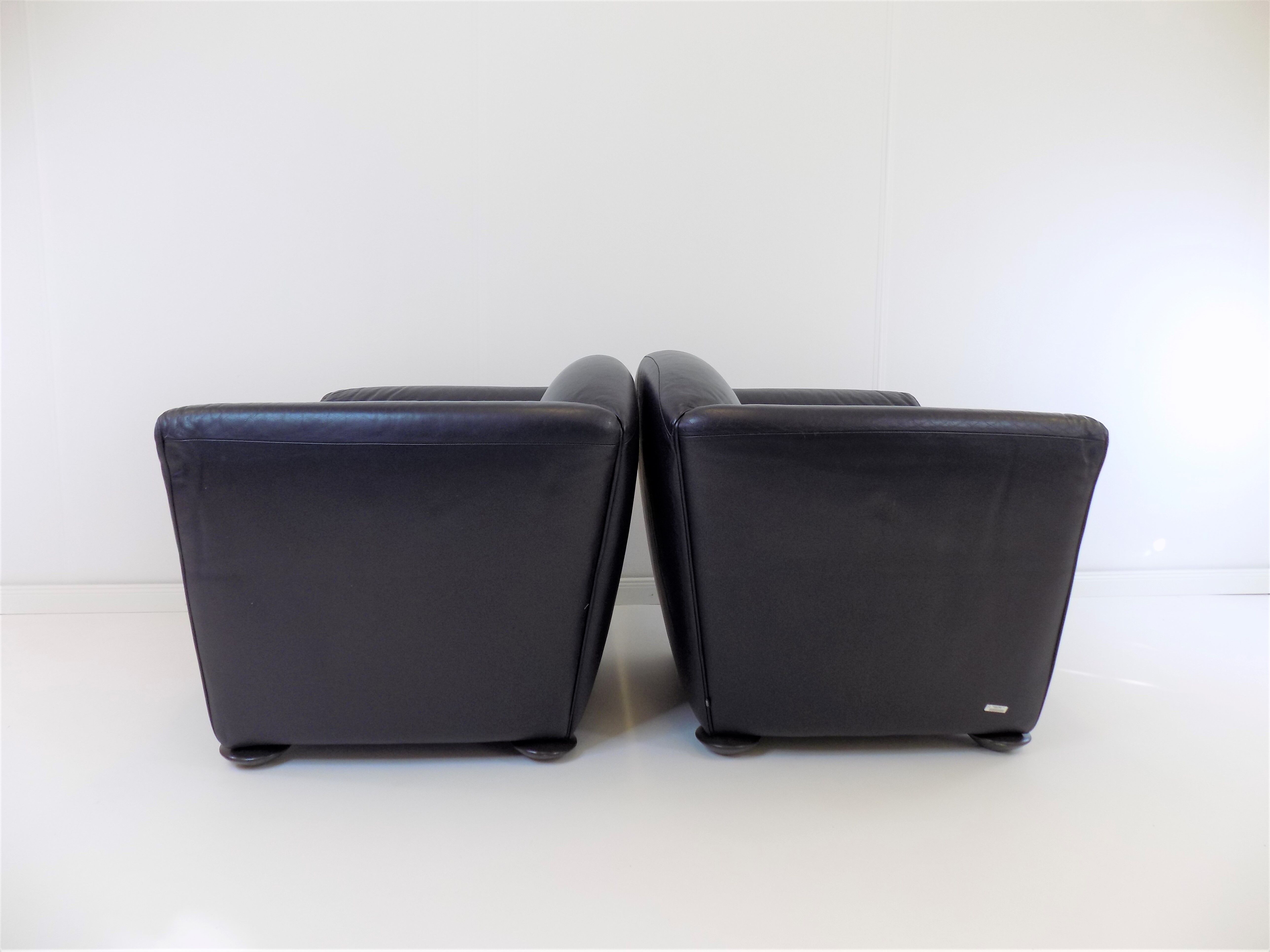 Set de 2 fauteuils en cuir par Peter Maly