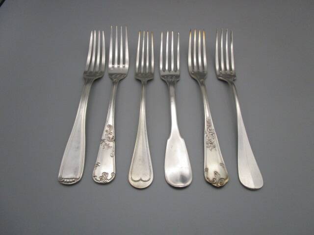 Set of 6 mismatched old silver metal forks for a chic table