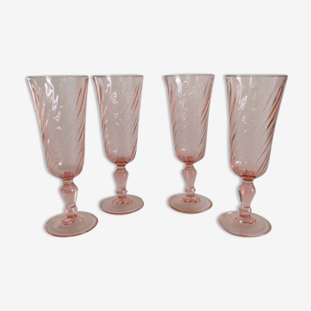 4 flutes in Champagne