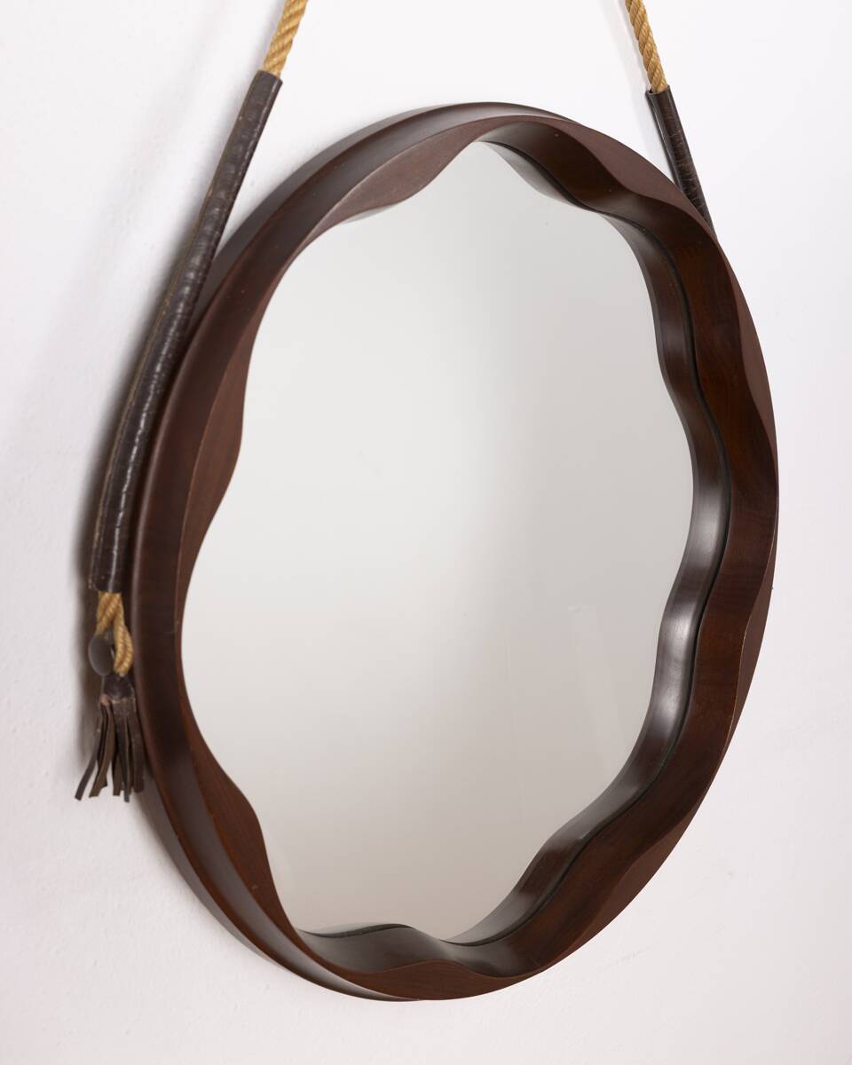 Miroir mural vintage des années 1970 en bois moulé, design italien.