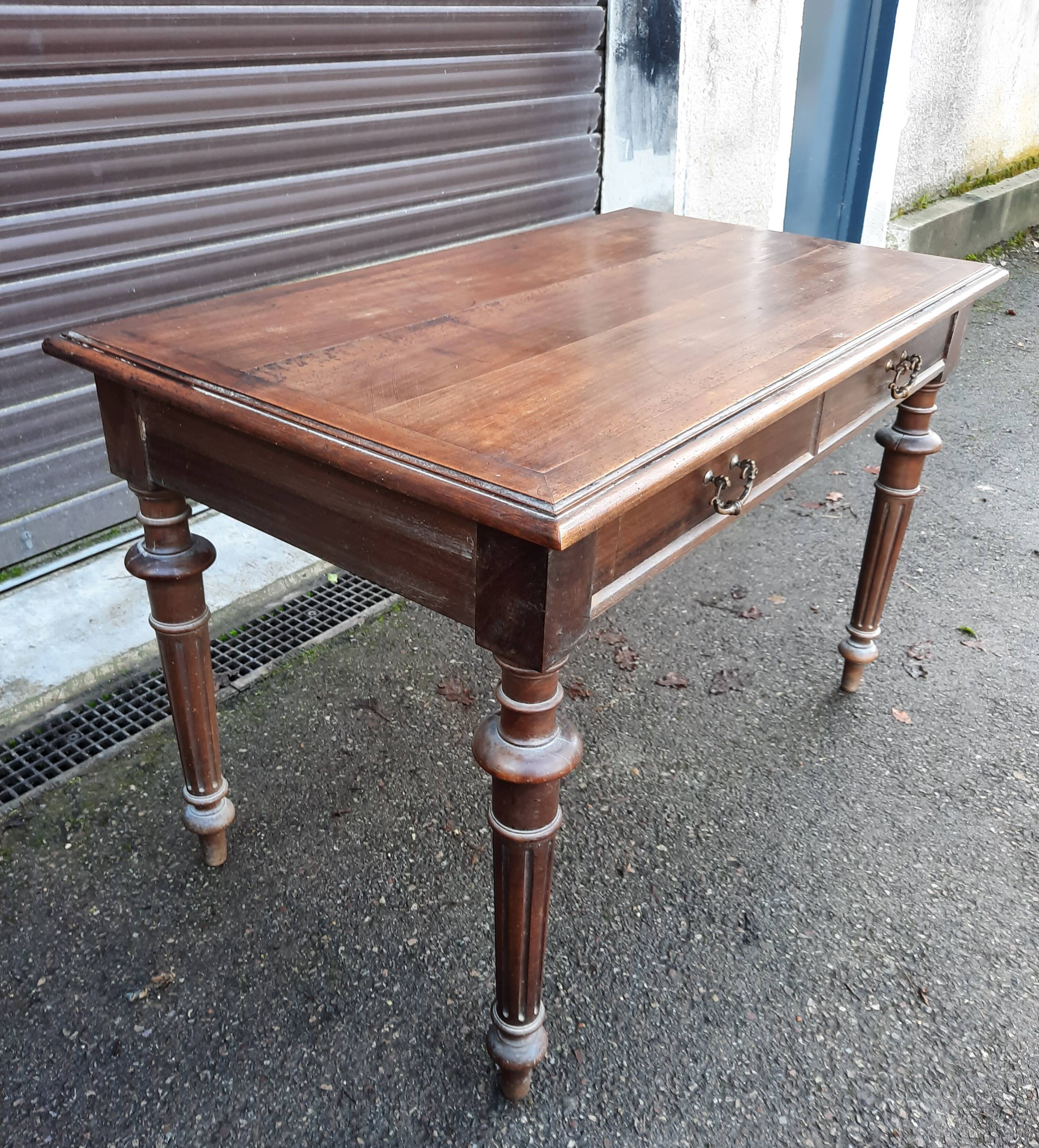 Solid walnut flat desk