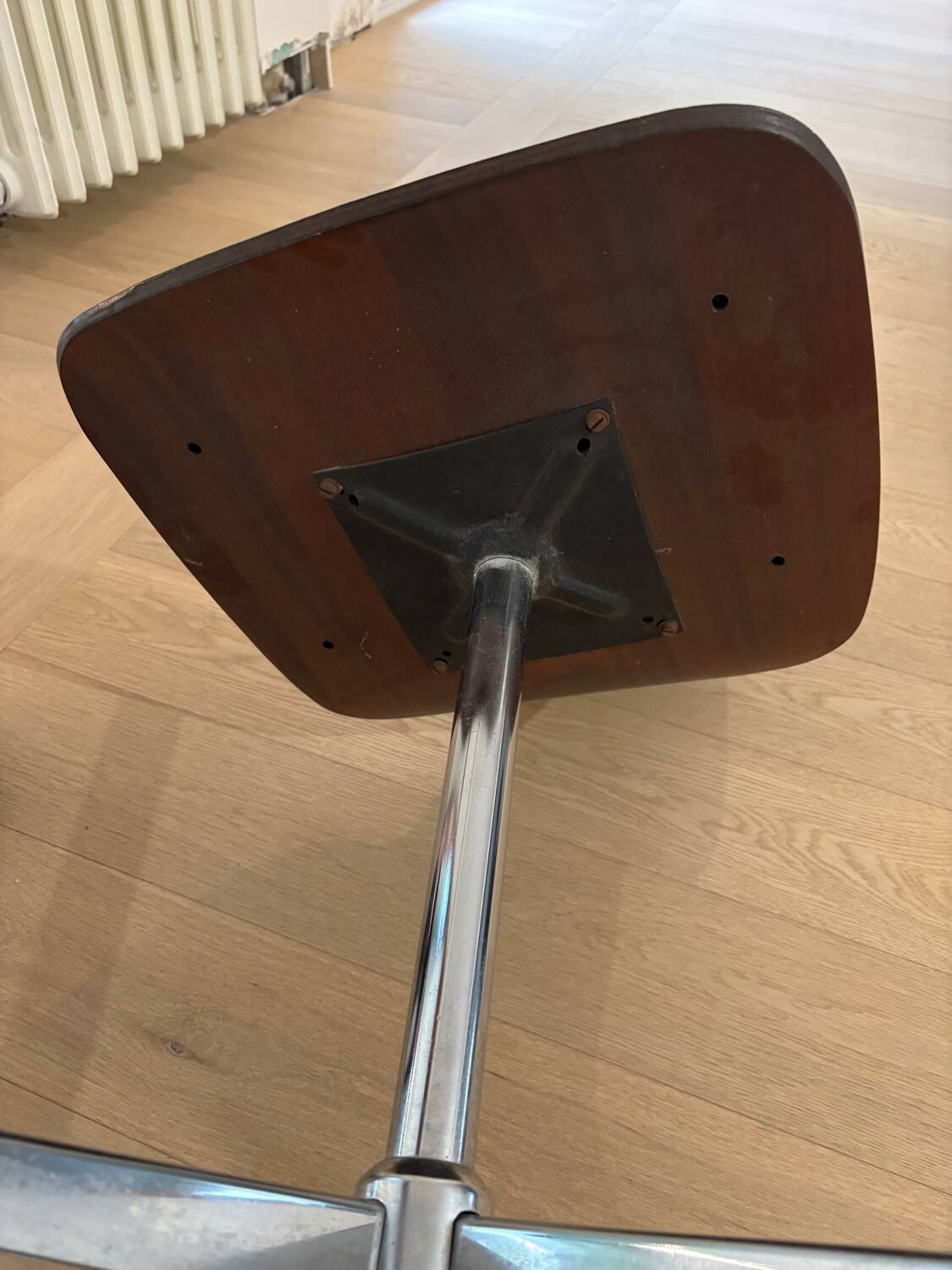 Lot of 4 vintage swivel chairs in the style of Arne Jacobsen.