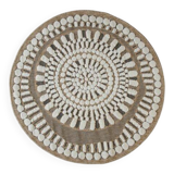 Round jute rug with white relief patterns, 90 cm