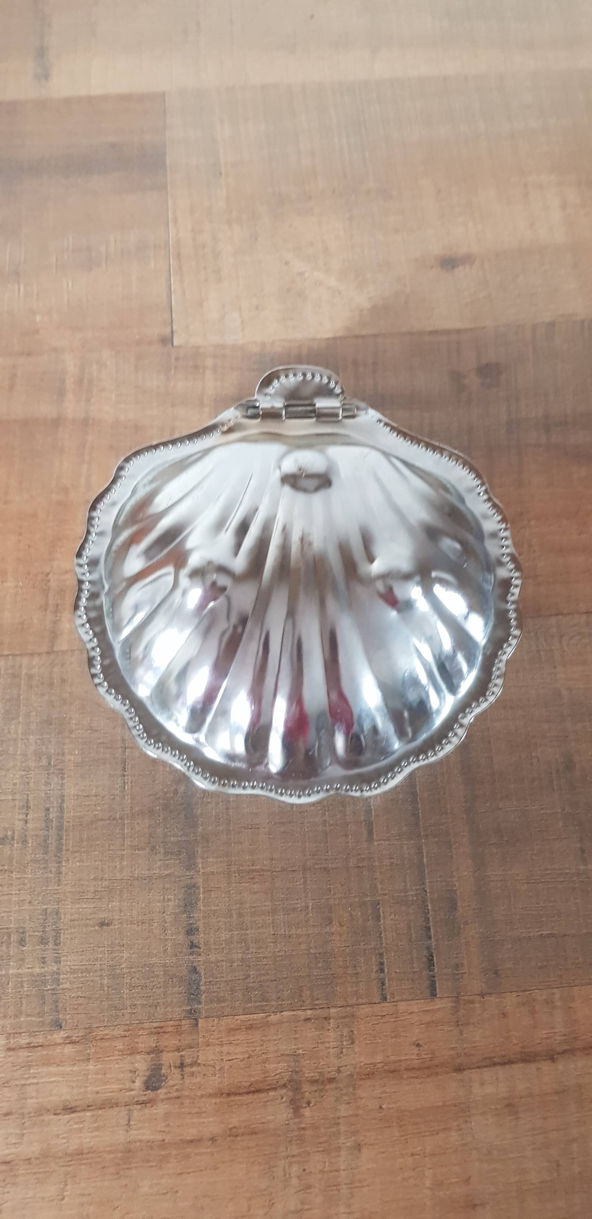 Vintage ashtray in silver metal and a blue glass part that goes inside in the shape of a saint jacques shell