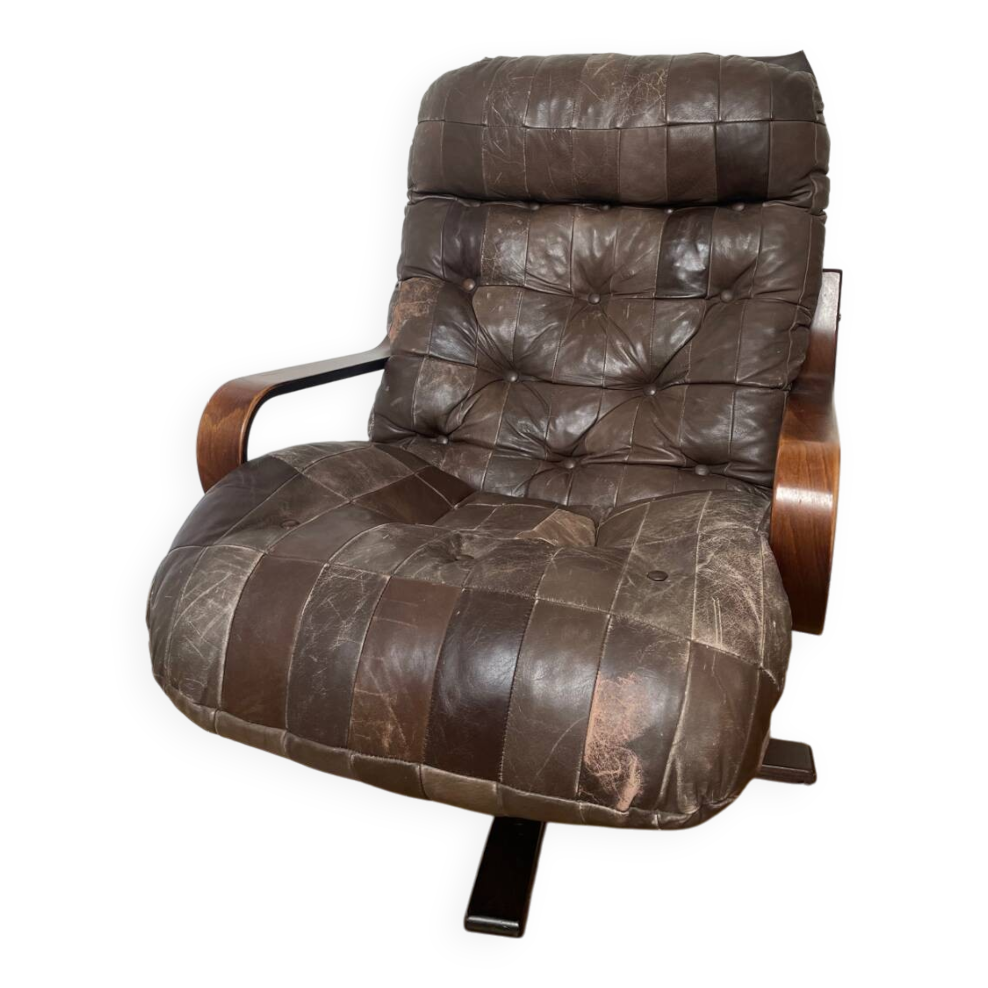 1970s Scandinavian armchair in curved laminated wood with a leather seat.