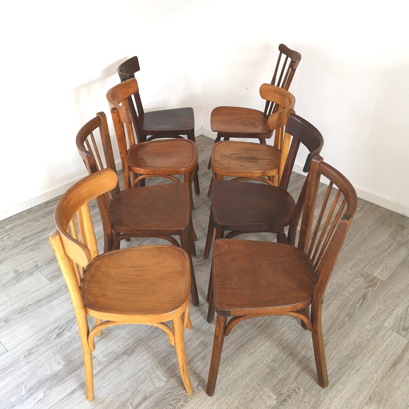 Ensemble de 8 chaises bistrot dépareillées