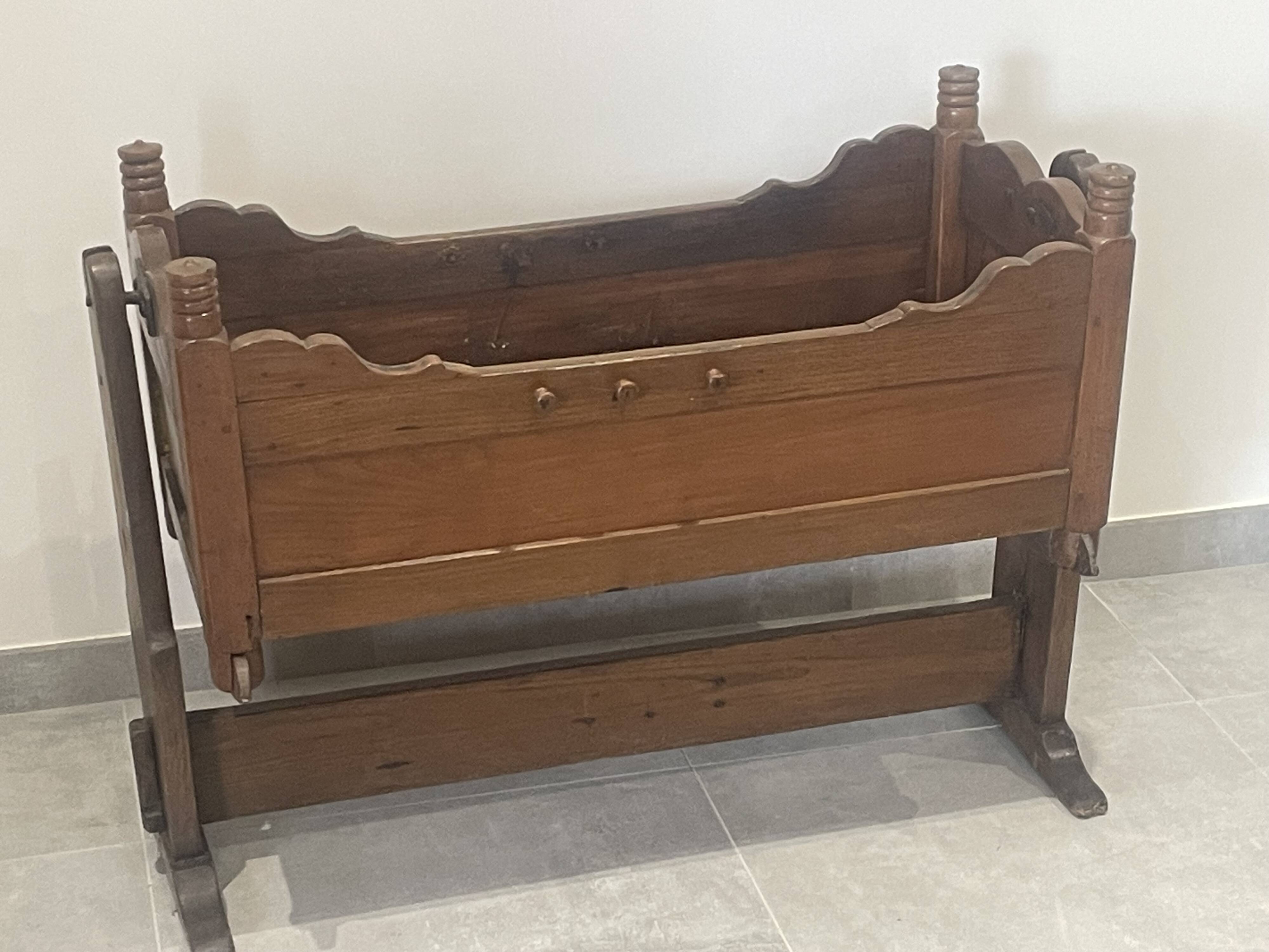 Small rocking bed 19th century