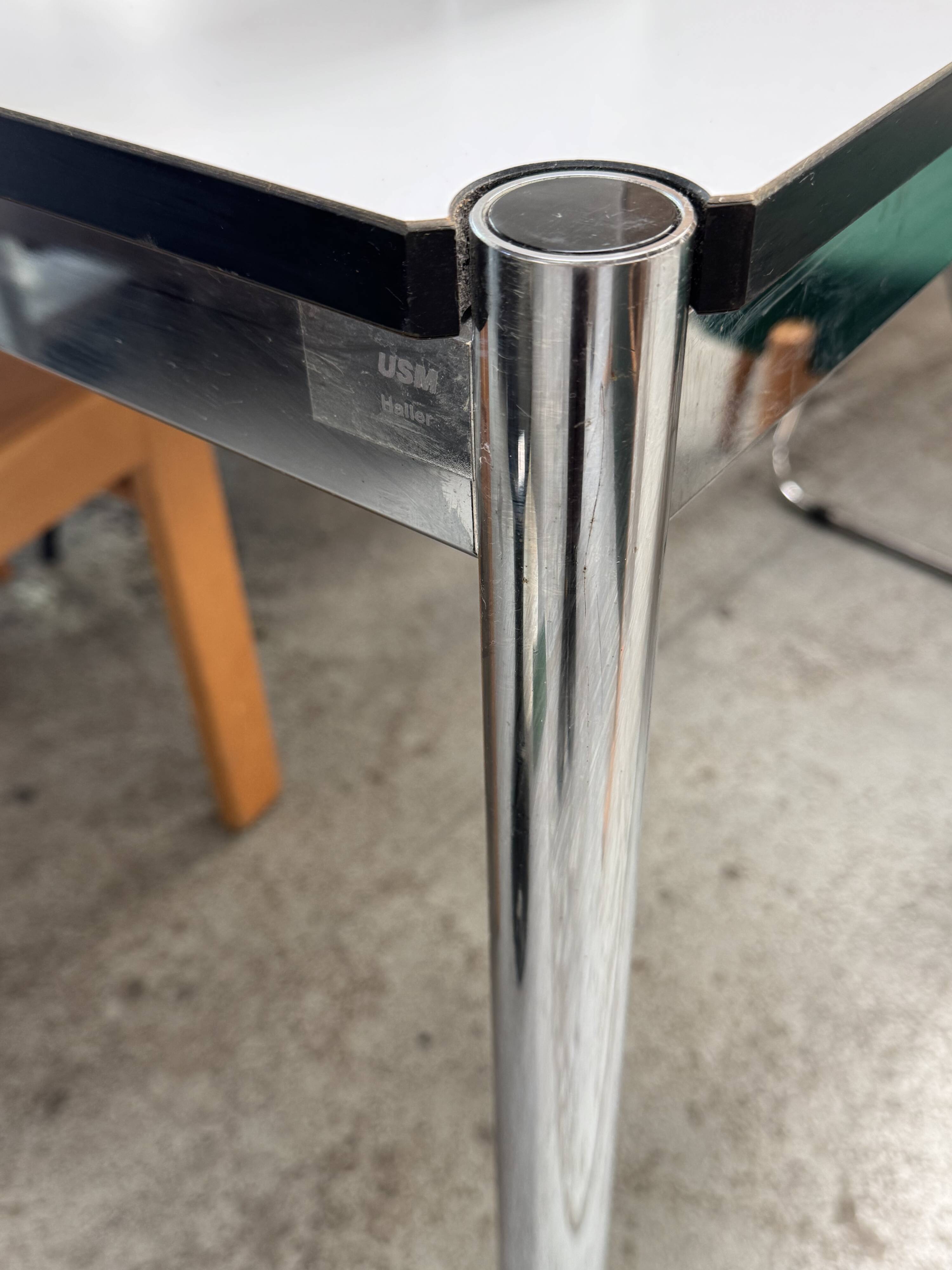USM HALLER table