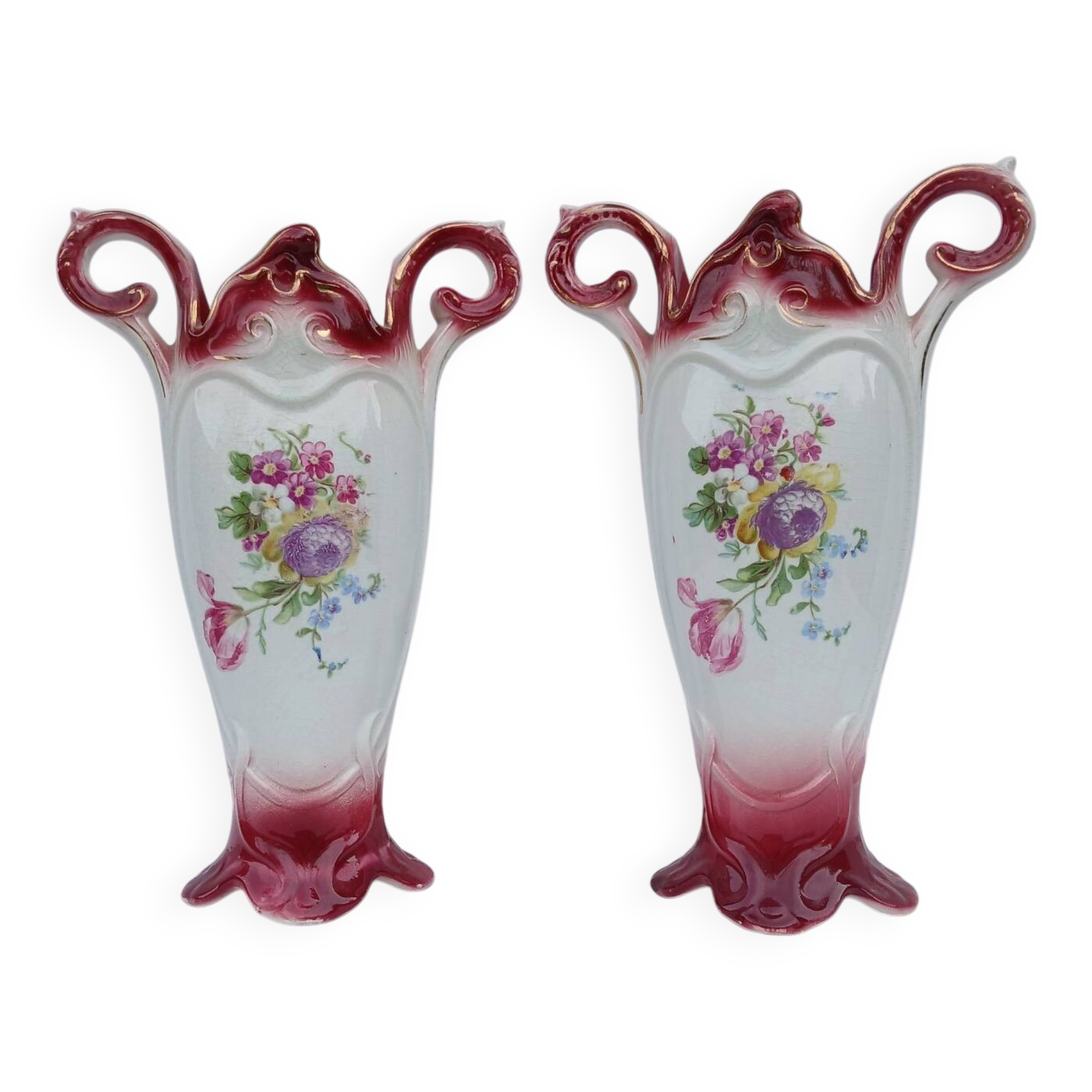 Paire d'anciens vases en barbotine d'Onnaing