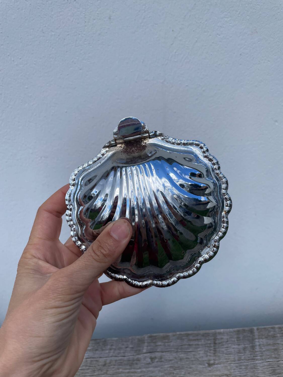 Silver-plated metal shell butter dish