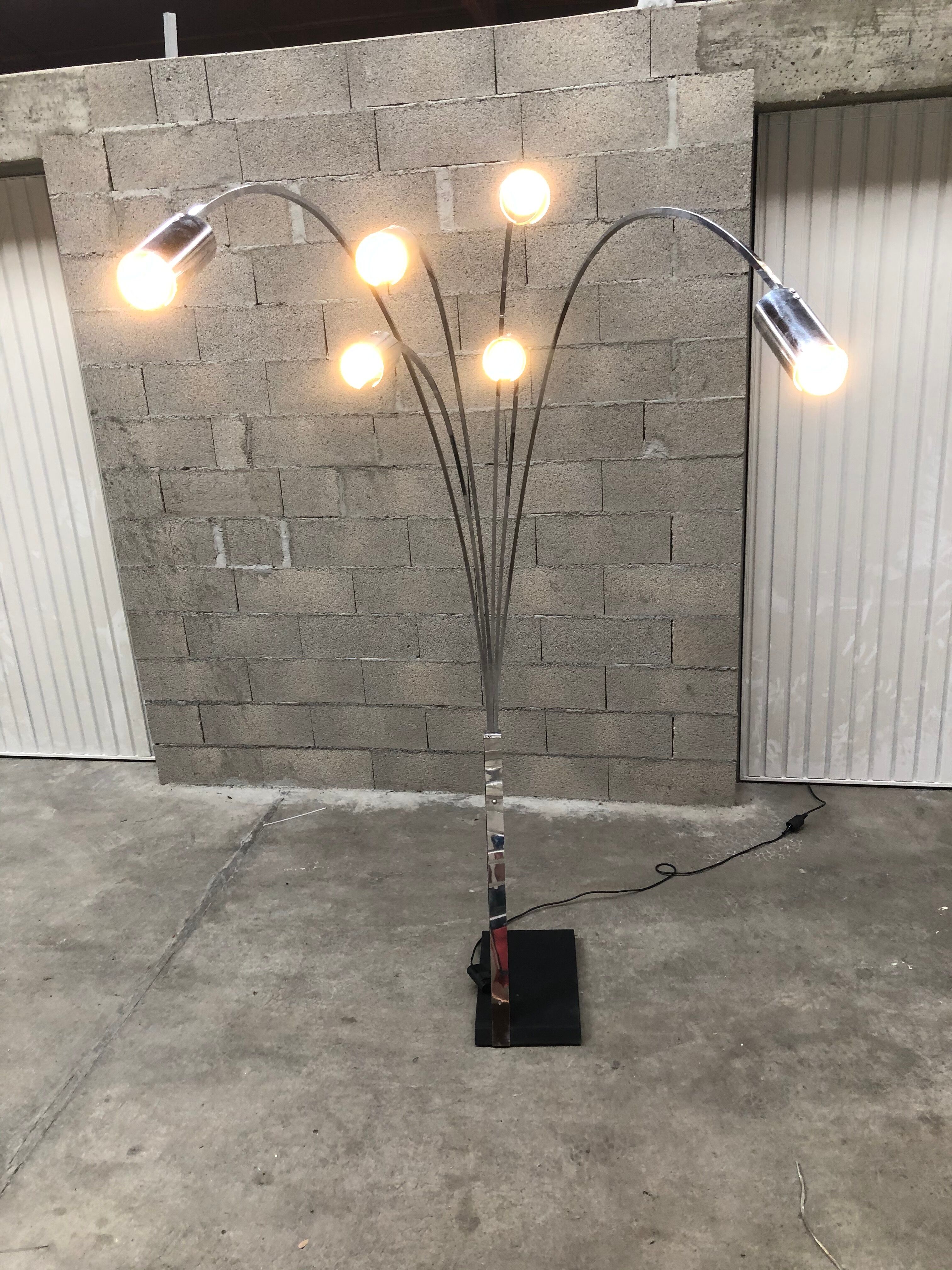 Lampadaire chromé design Gencarelli et Beltromi des années 80
