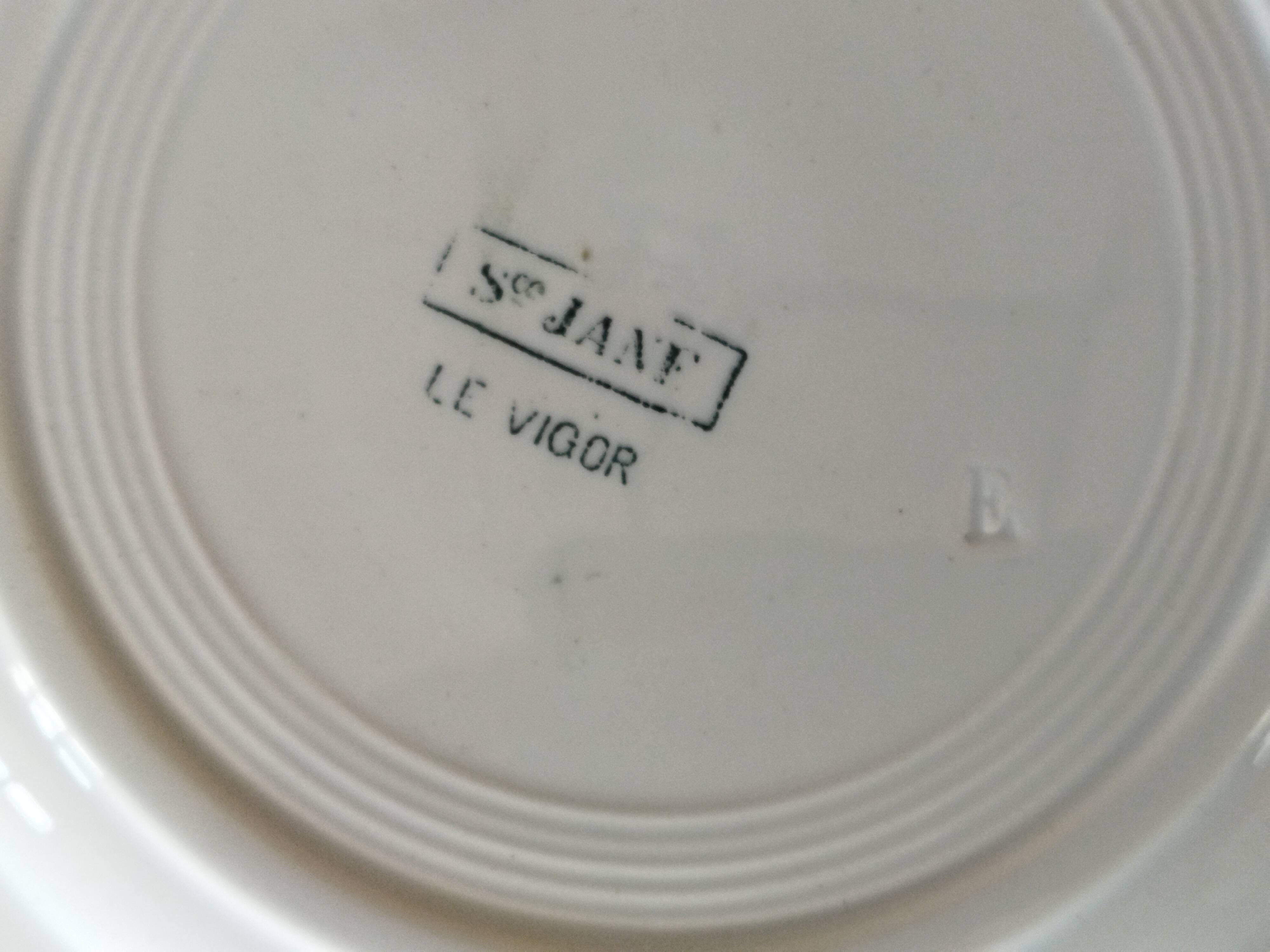 5 flat plates in St Amand "Jane" iron clay