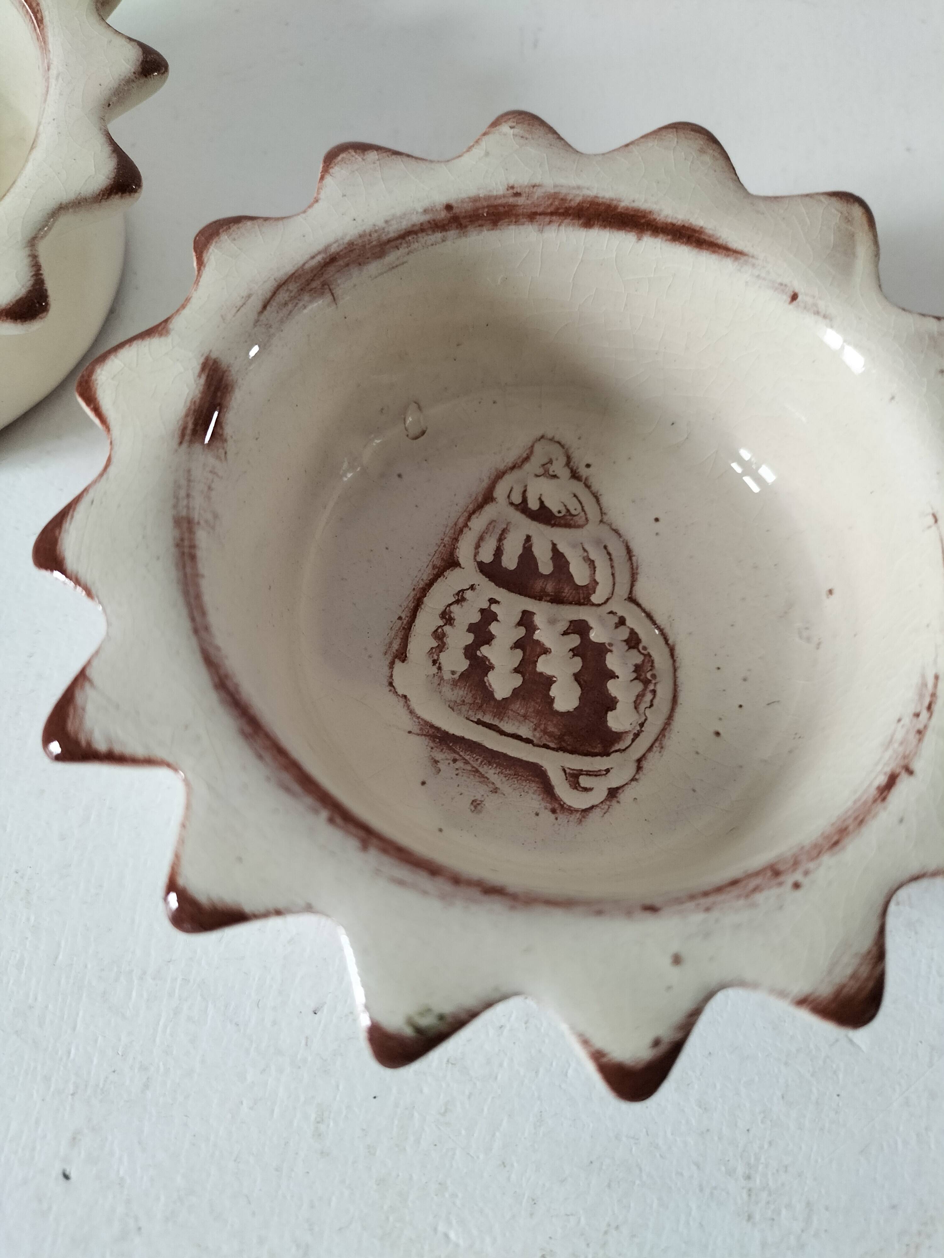 Duo of handmade beige and terracotta earthenware empty pockets