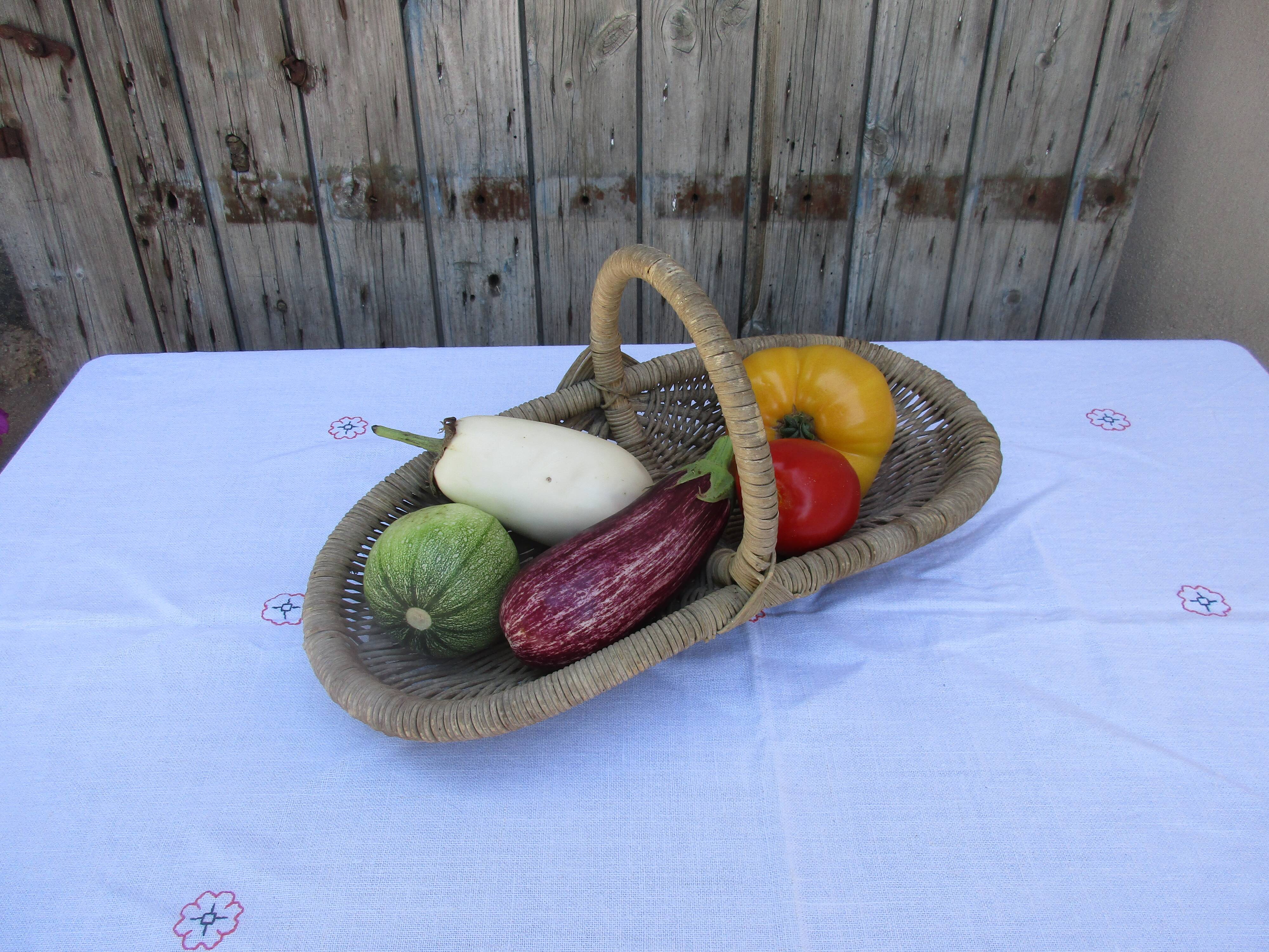 Rattan handle basket