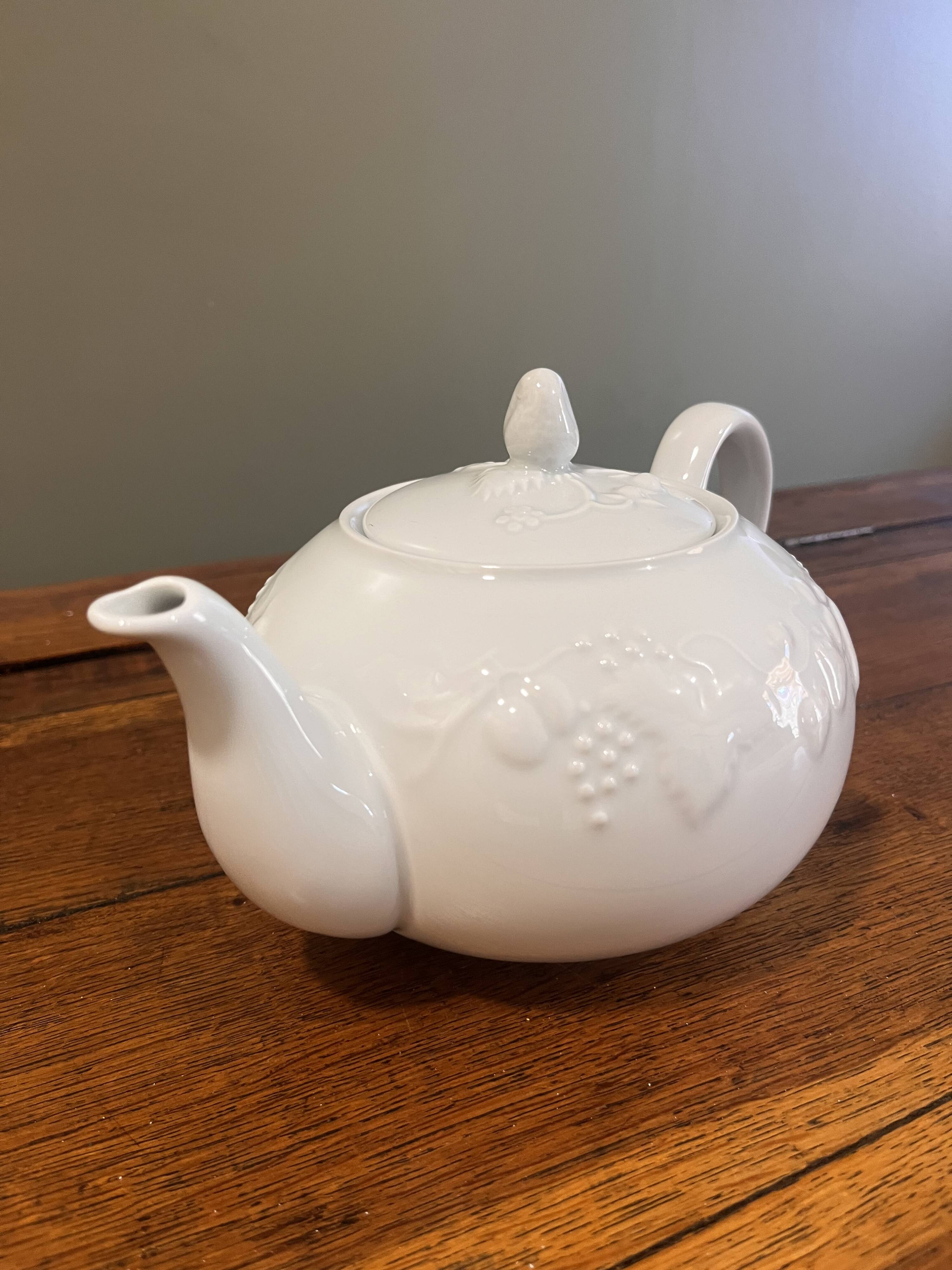 Porcelain teapot Philippe Deshoulières