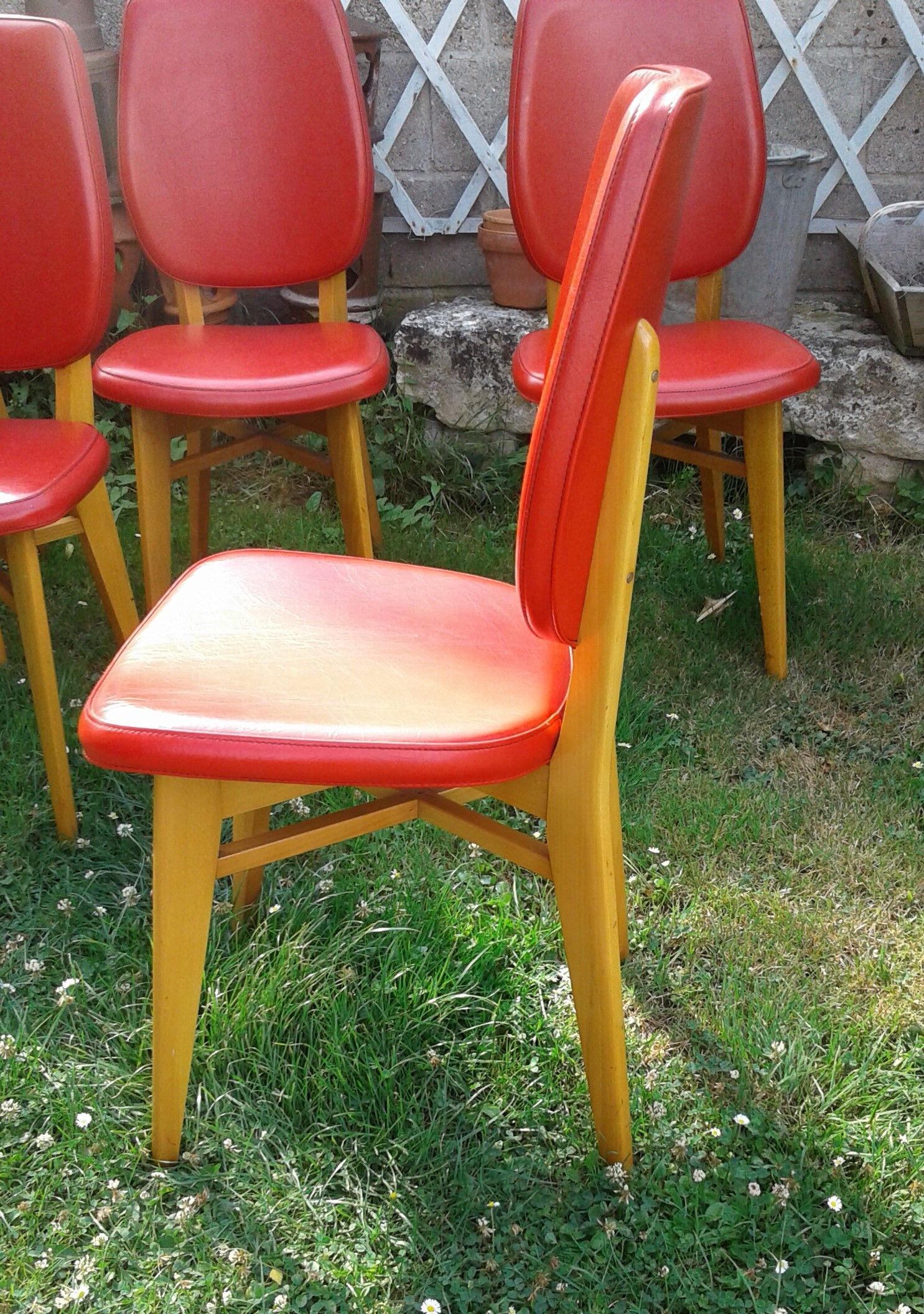 Set of 6 chairs in wood covered with red skai