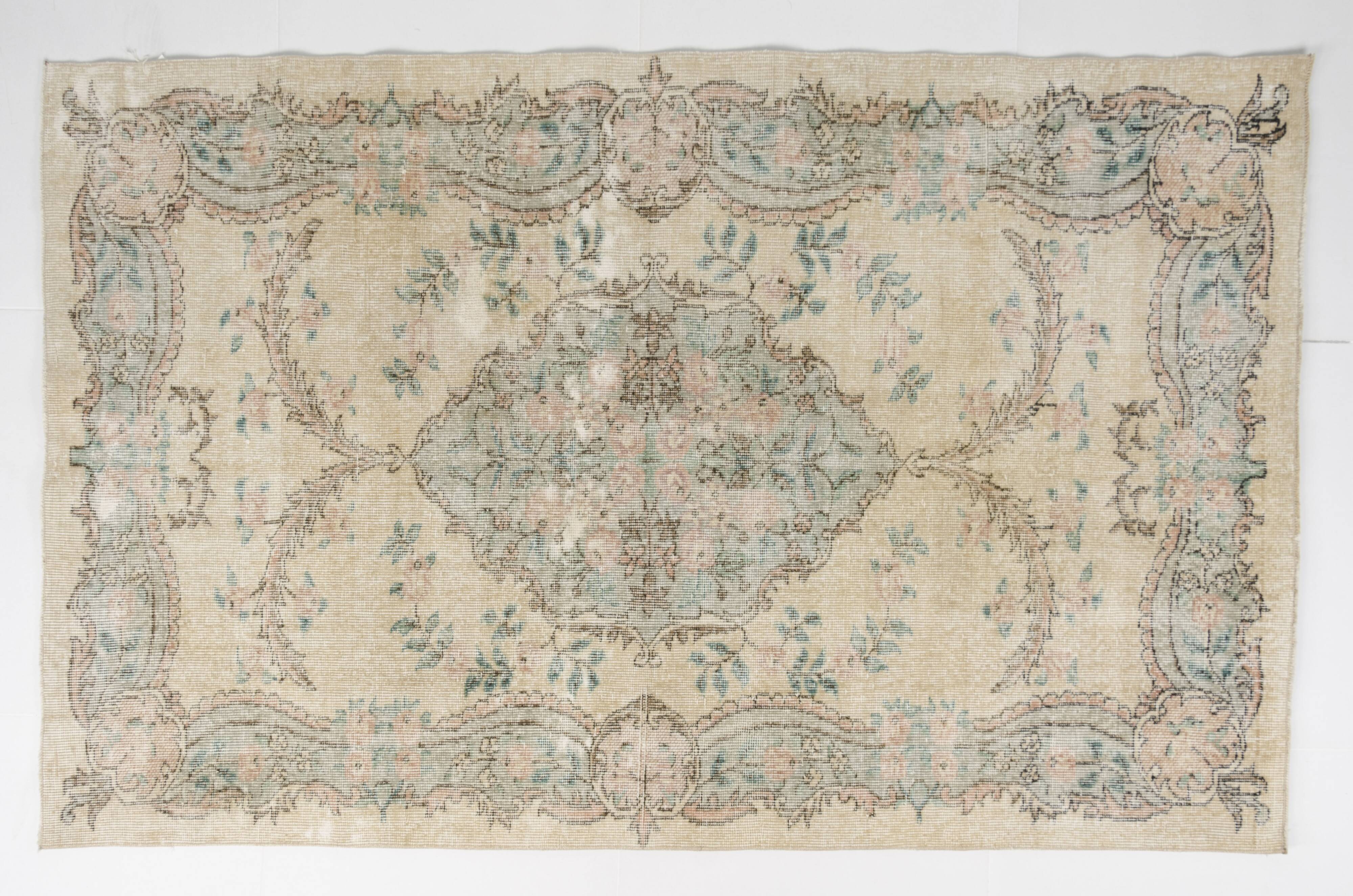 Geometric Oushak Floral Carpet