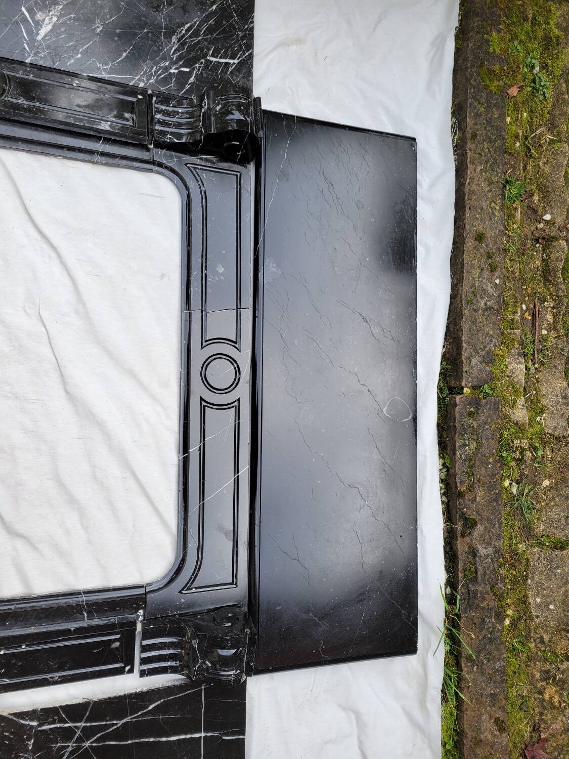 Pompadour fireplace with black marble modillions